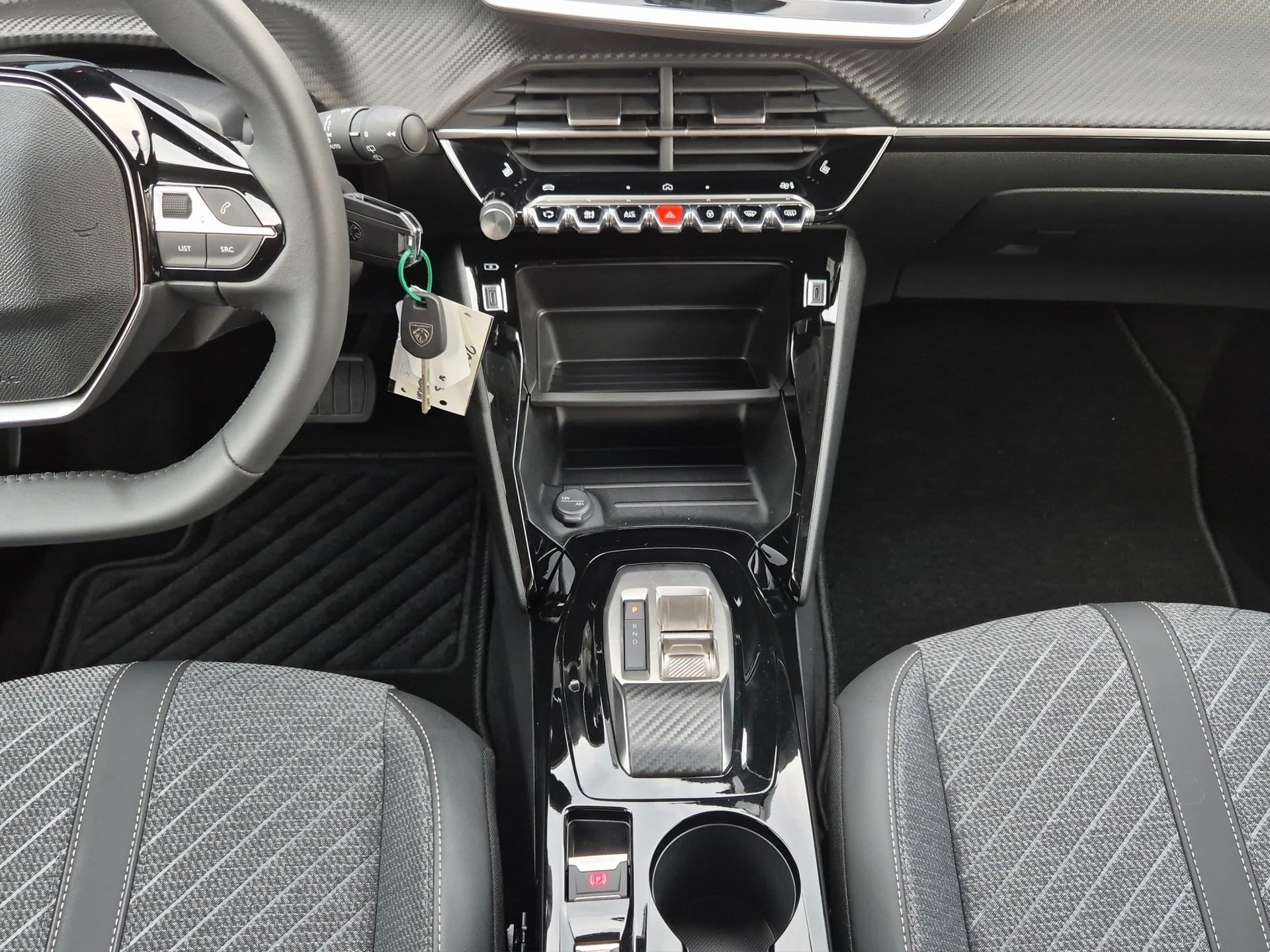 PEUGEOT 208 1.2 Hybrid Allure-image-14