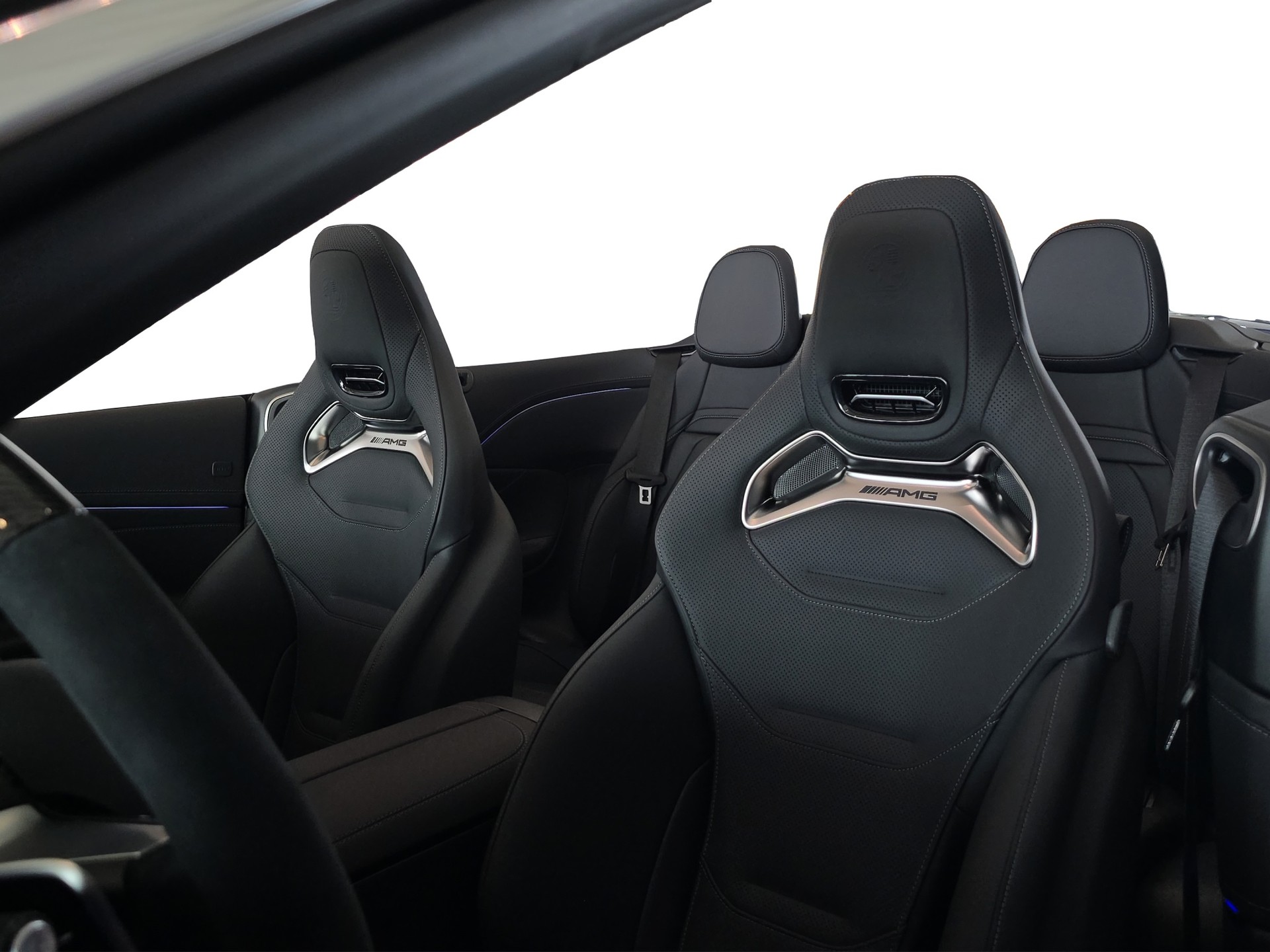 MERCEDES-BENZ CLE AMG 53 Cabrio 4Matic+ 9G-Tronic-image-8