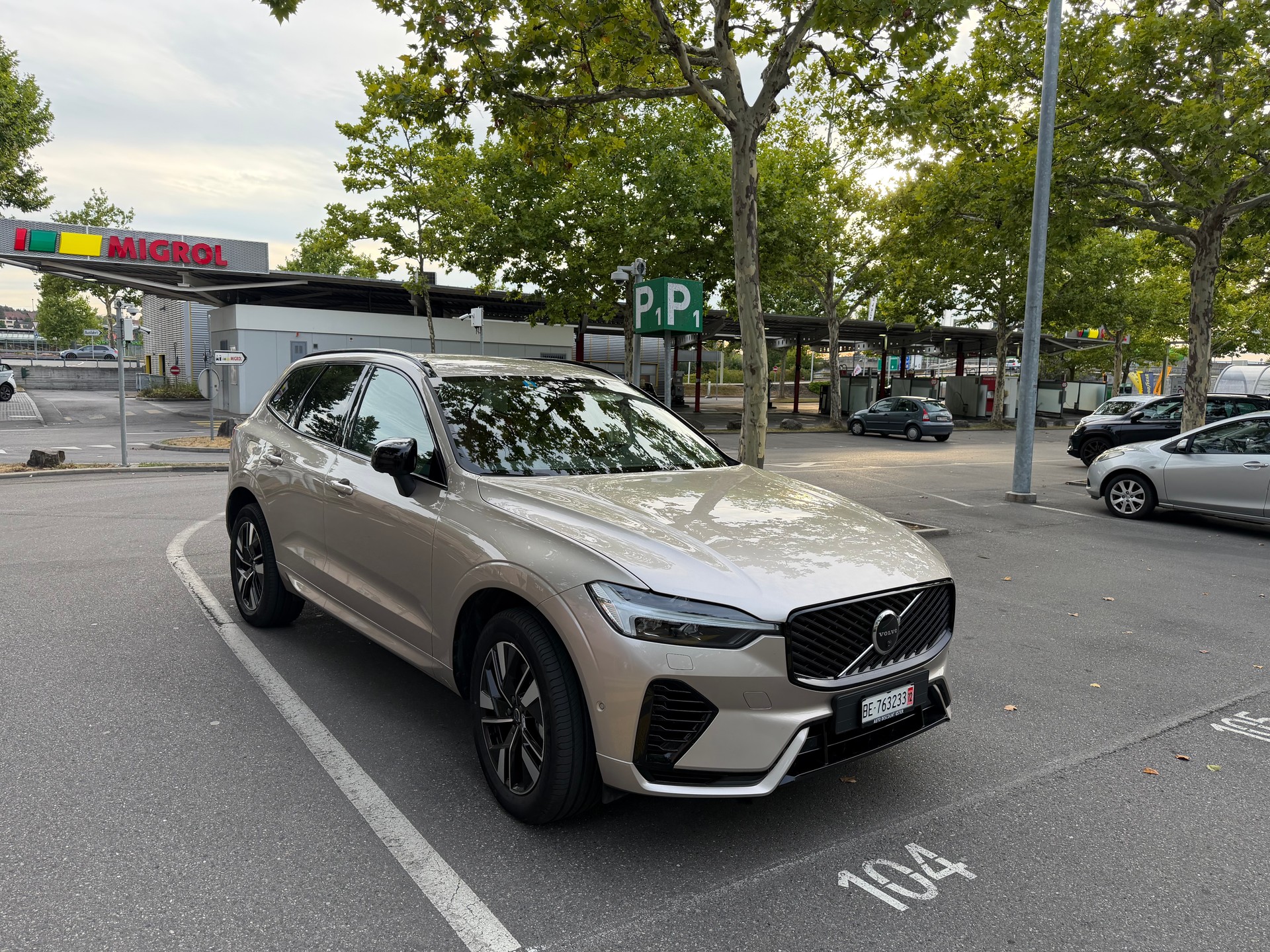 VOLVO Volvo XC60 T6 eAWD PluginHybrid Plus Dark Geartronic-image-0