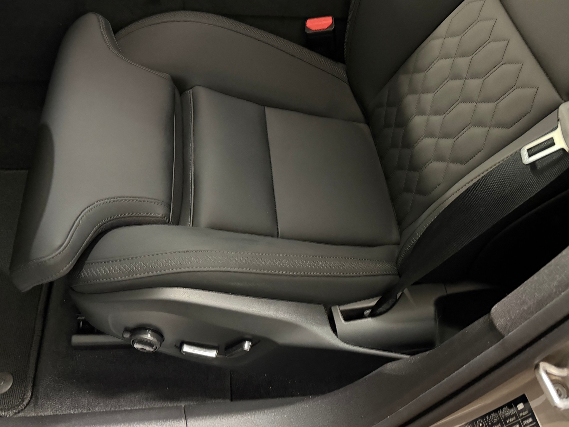 VOLVO Volvo XC60 T6 eAWD PluginHybrid Plus Dark Geartronic-image-5