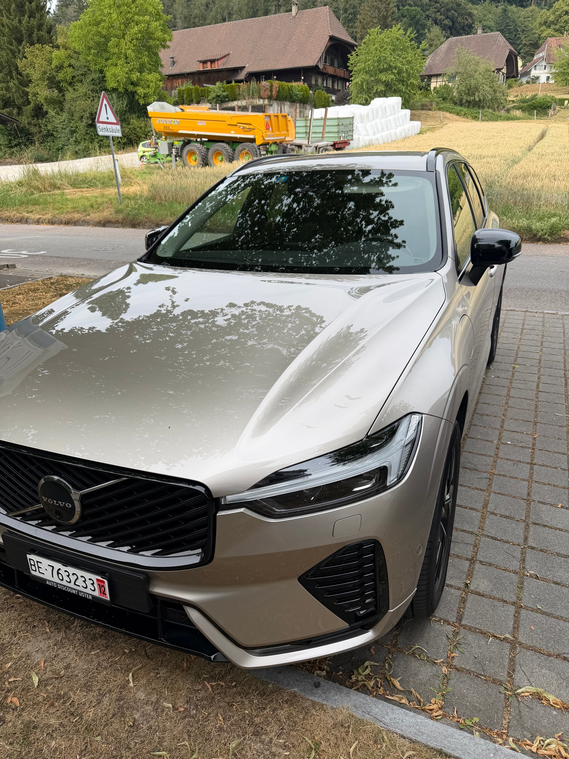VOLVO Volvo XC60 T6 eAWD PluginHybrid Plus Dark Geartronic-image-2