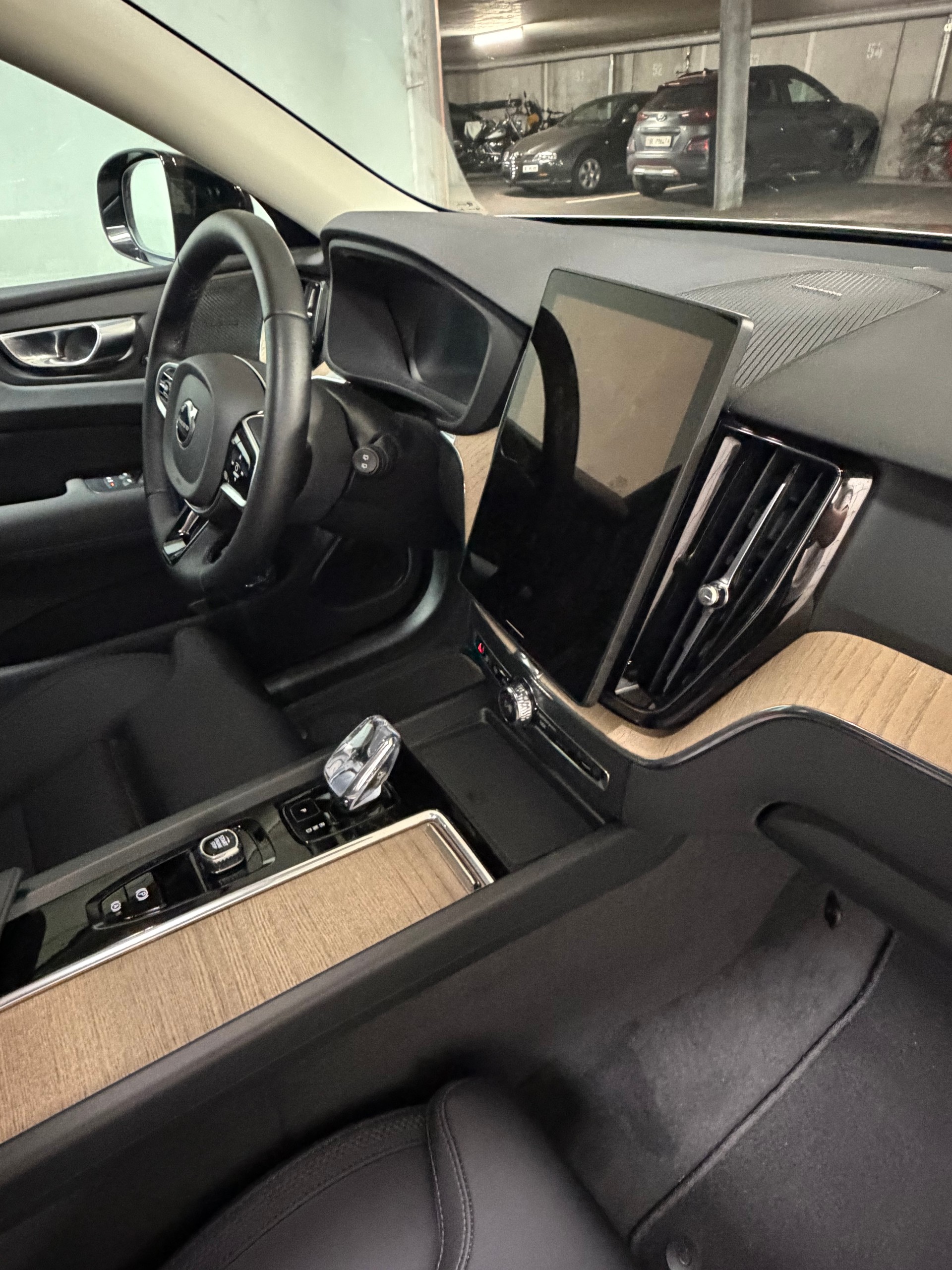 VOLVO Volvo XC60 T6 eAWD PluginHybrid Plus Dark Geartronic-image-4