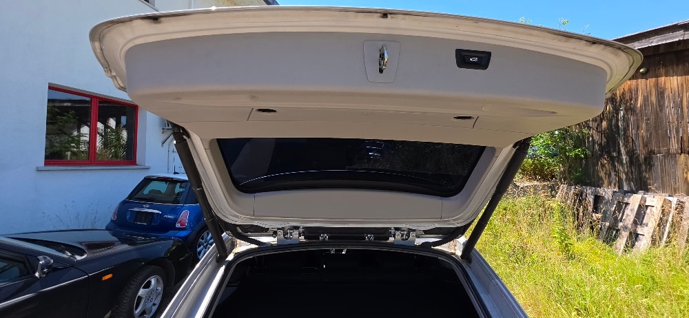 BMW 320i Touring Luxury Line-image-12