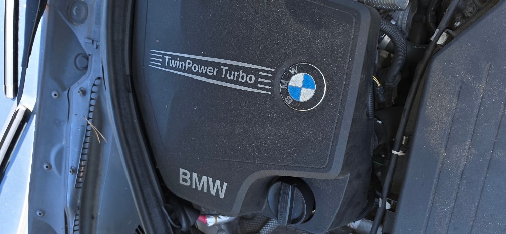 BMW 320i Touring Luxury Line-image-29