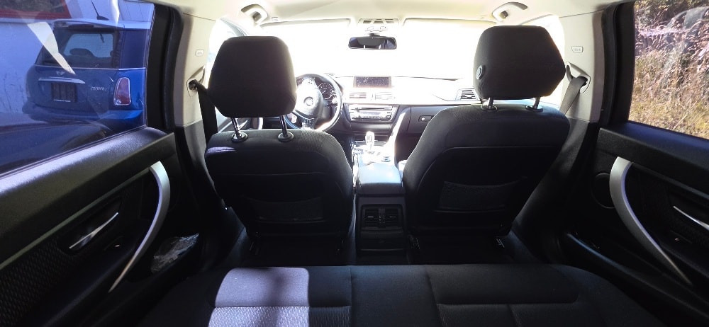BMW 320i Touring Luxury Line-image-10