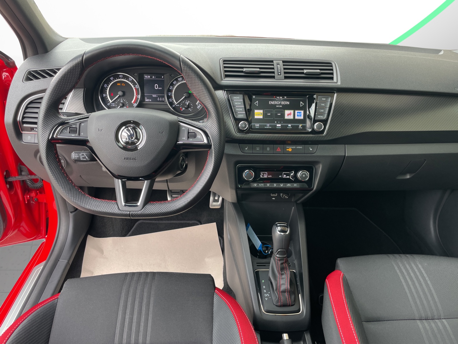 SKODA Fabia 1.0 TSI Monte Carlo DSG-image-10