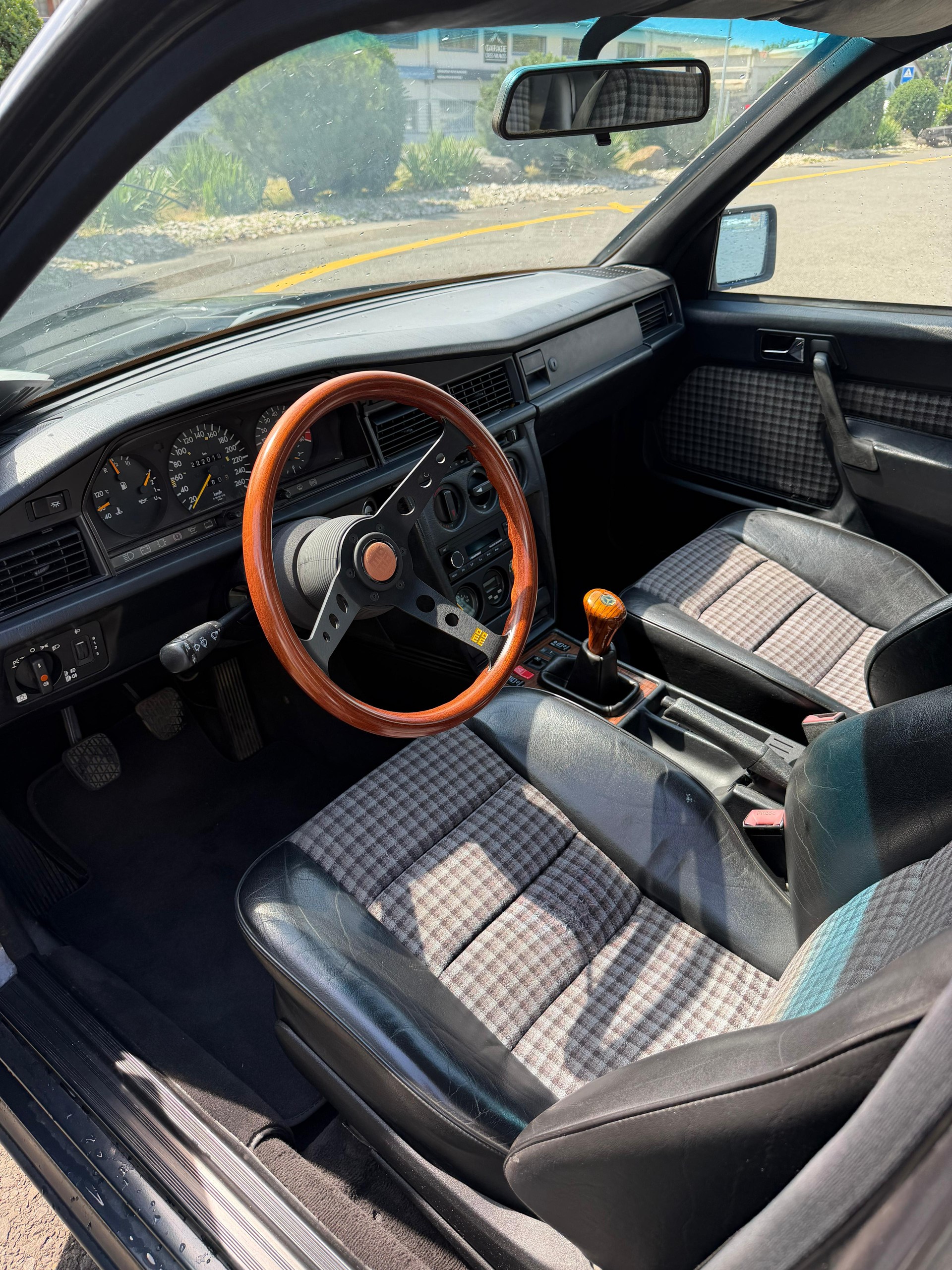 MERCEDES-BENZ 190 E 2.5-16-image-10
