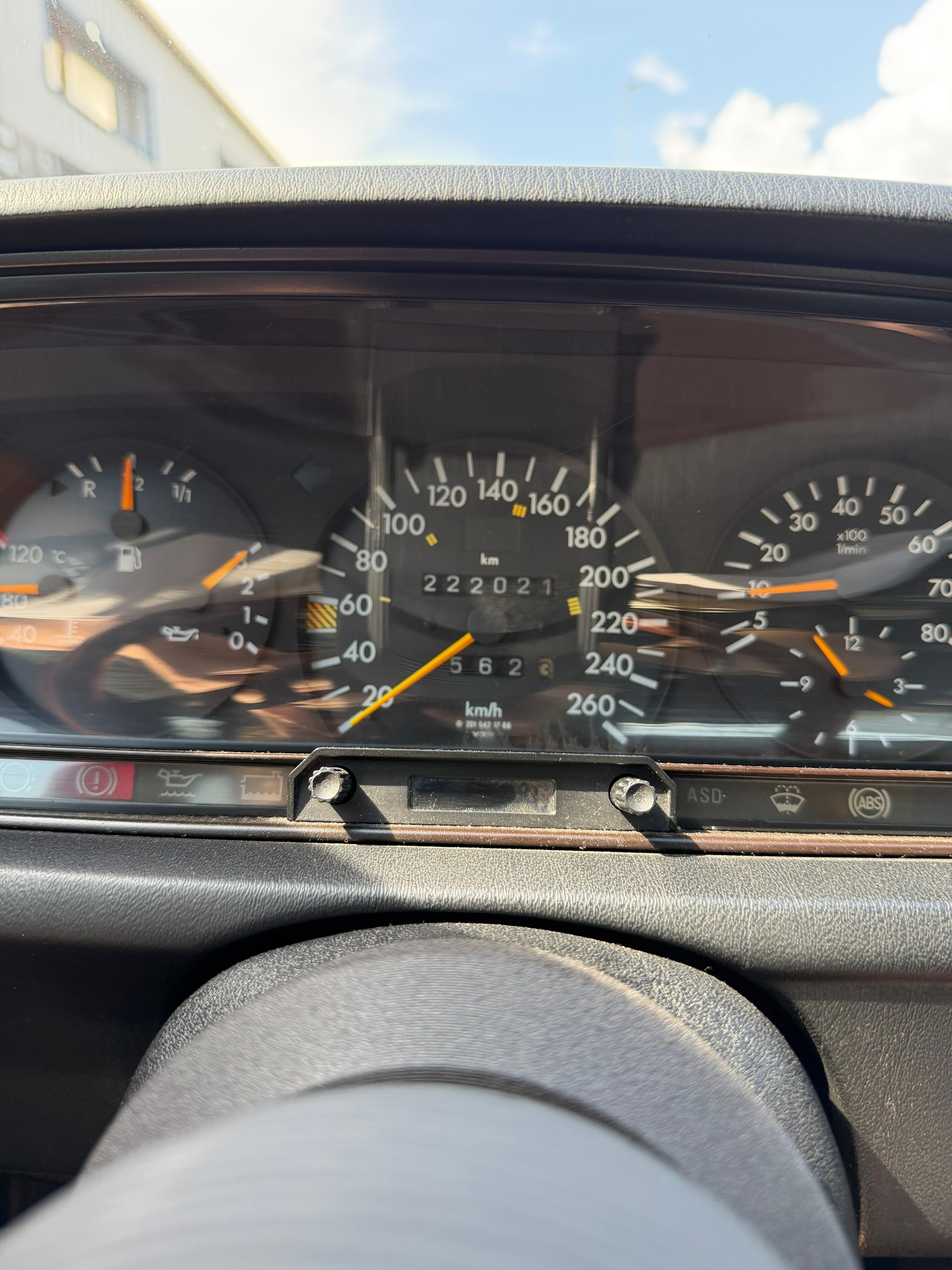MERCEDES-BENZ 190 E 2.5-16-image-9