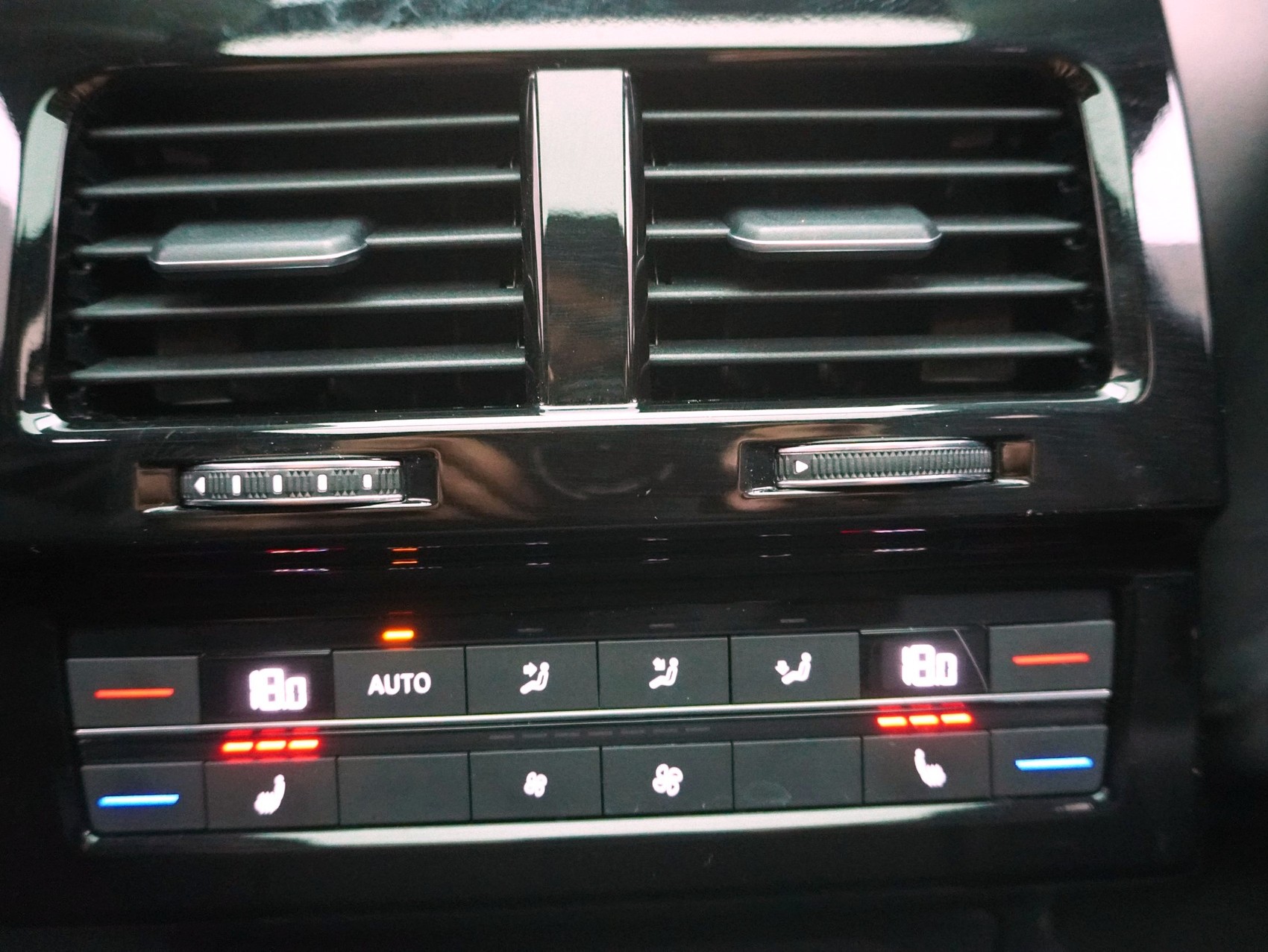 VW Touareg 3.0 TDI R-Line Black Style 4Motion **Vollausstattung**-image-14