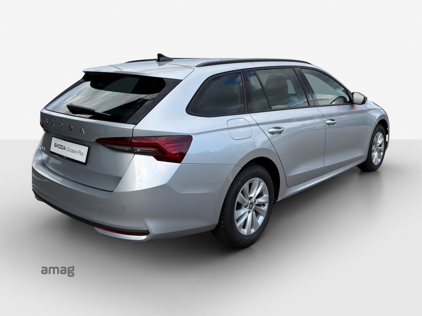 SKODA Octavia Combi 1.5 TSI mHEV DSG Dynamic-image-4