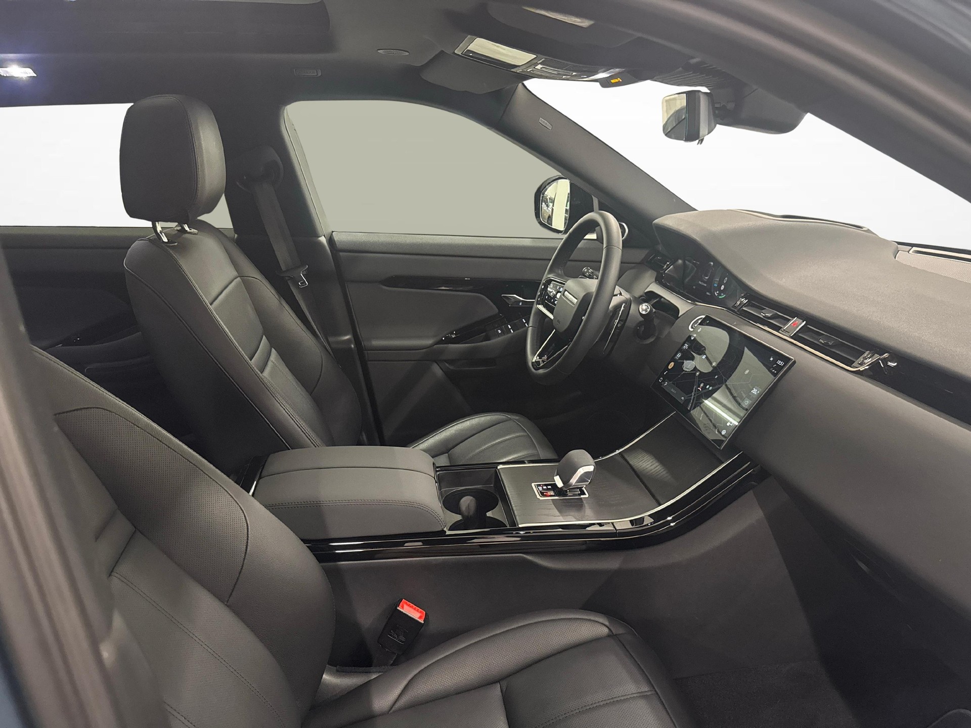 LAND ROVER Range Rover Evoque 1.5 T 270e Dynamic SE-image-10