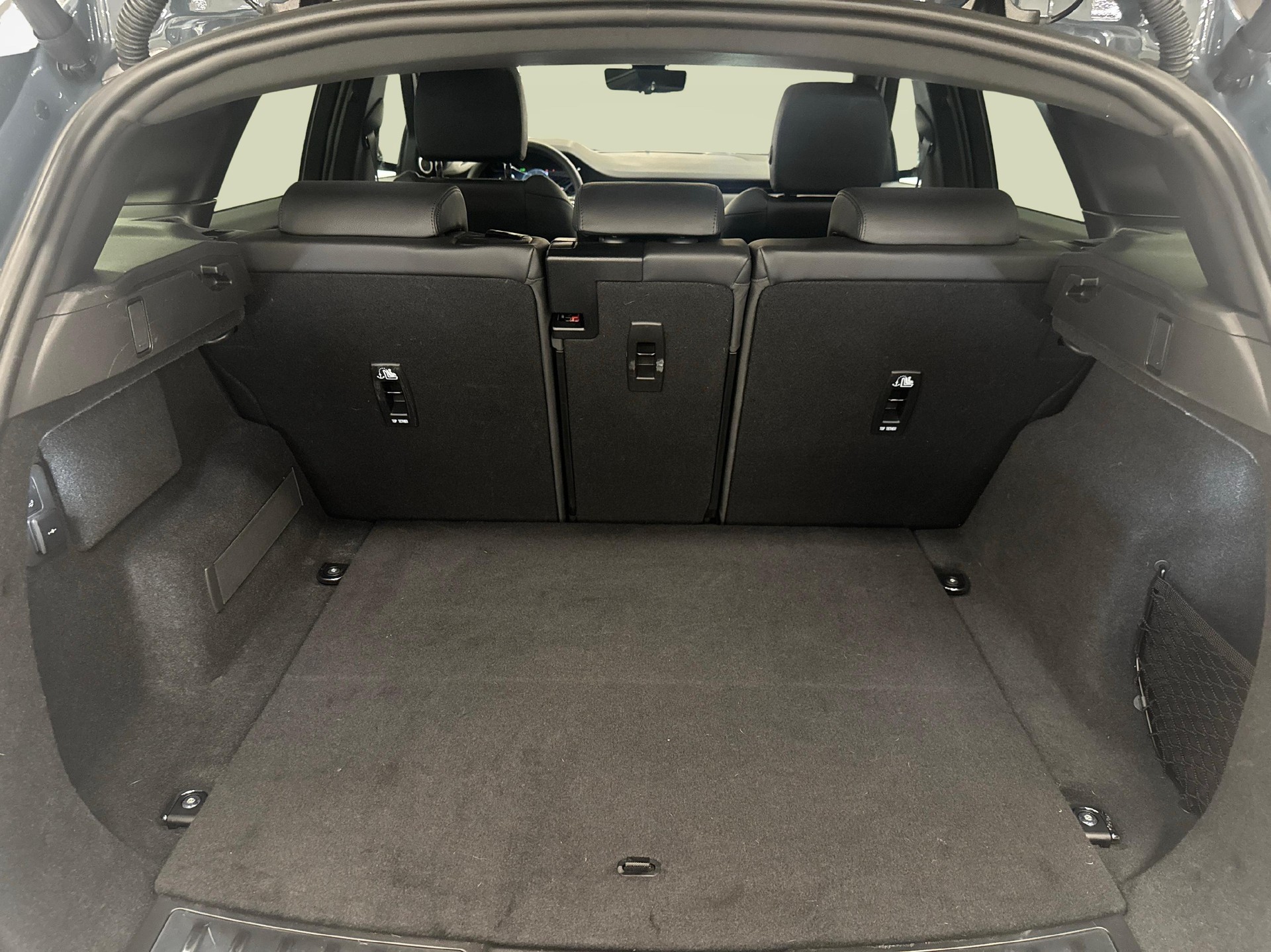 LAND ROVER Range Rover Evoque 1.5 T 270e Dynamic SE-image-12
