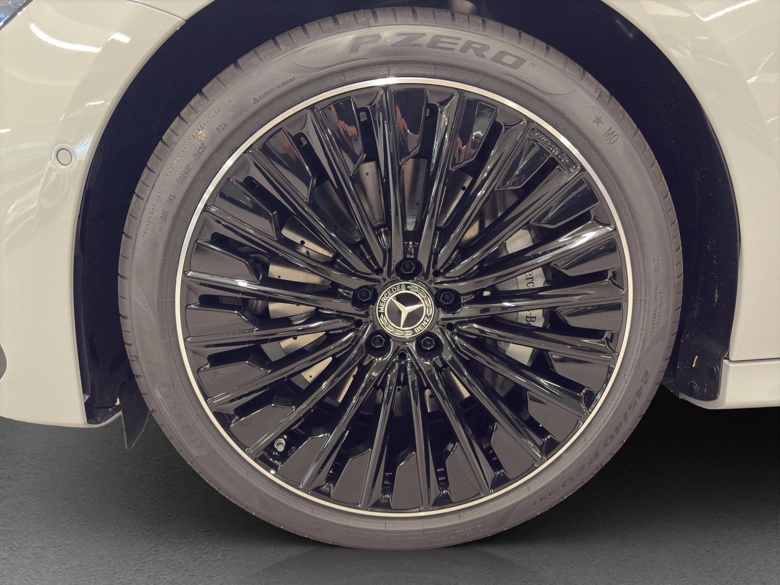 MERCEDES-BENZ E 200 4M Break-image-15