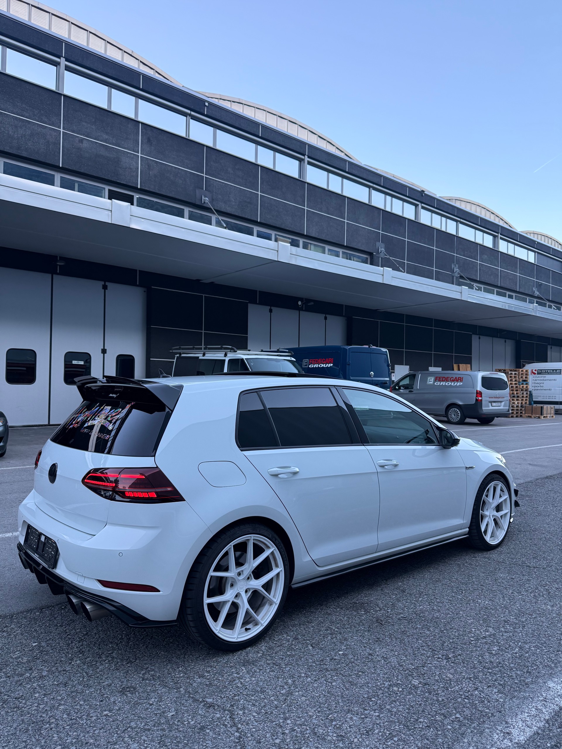 VW Golf 2.0 TSI R 4Motion DSG-image-5