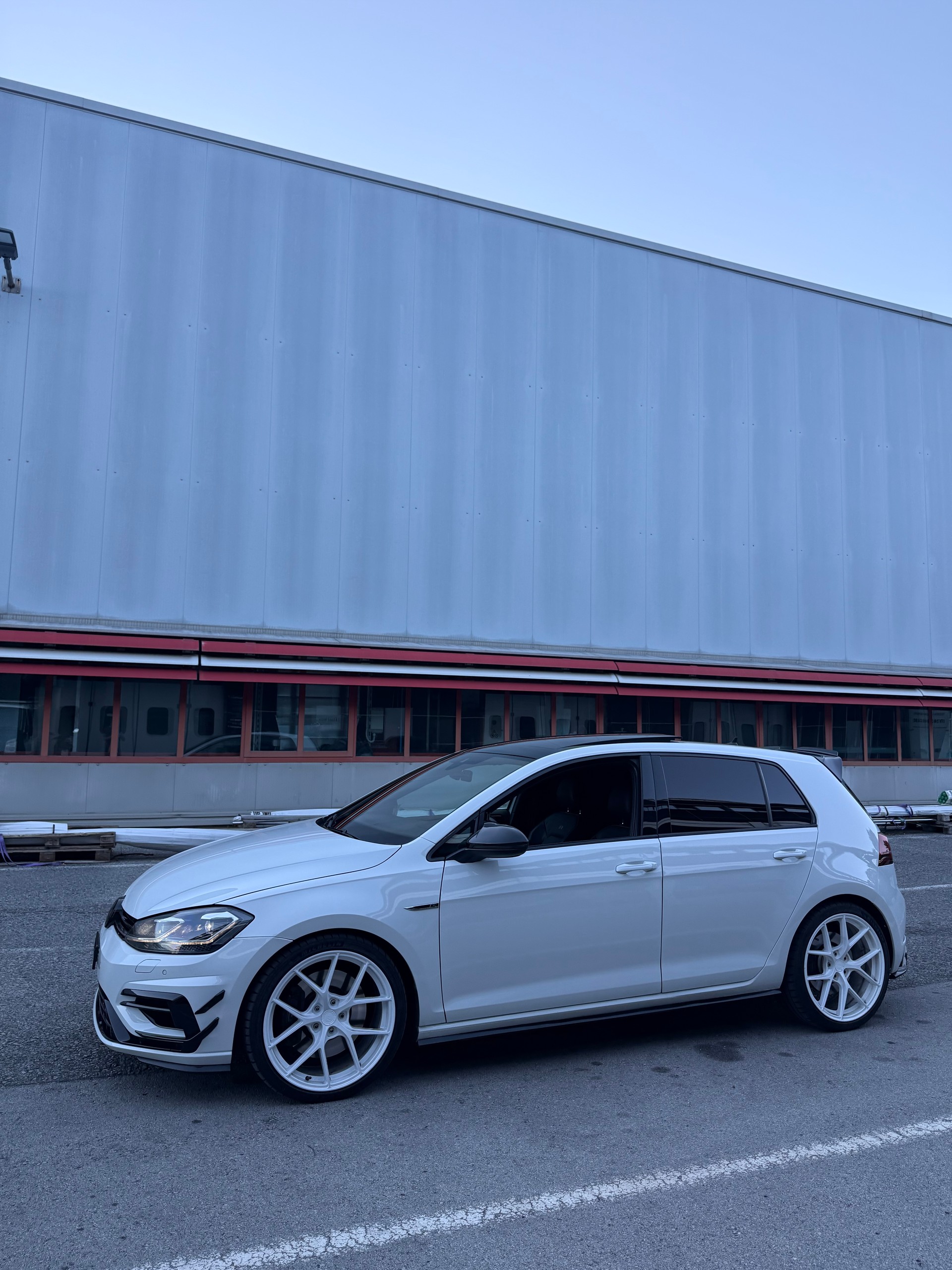 VW Golf 2.0 TSI R 4Motion DSG-image-1