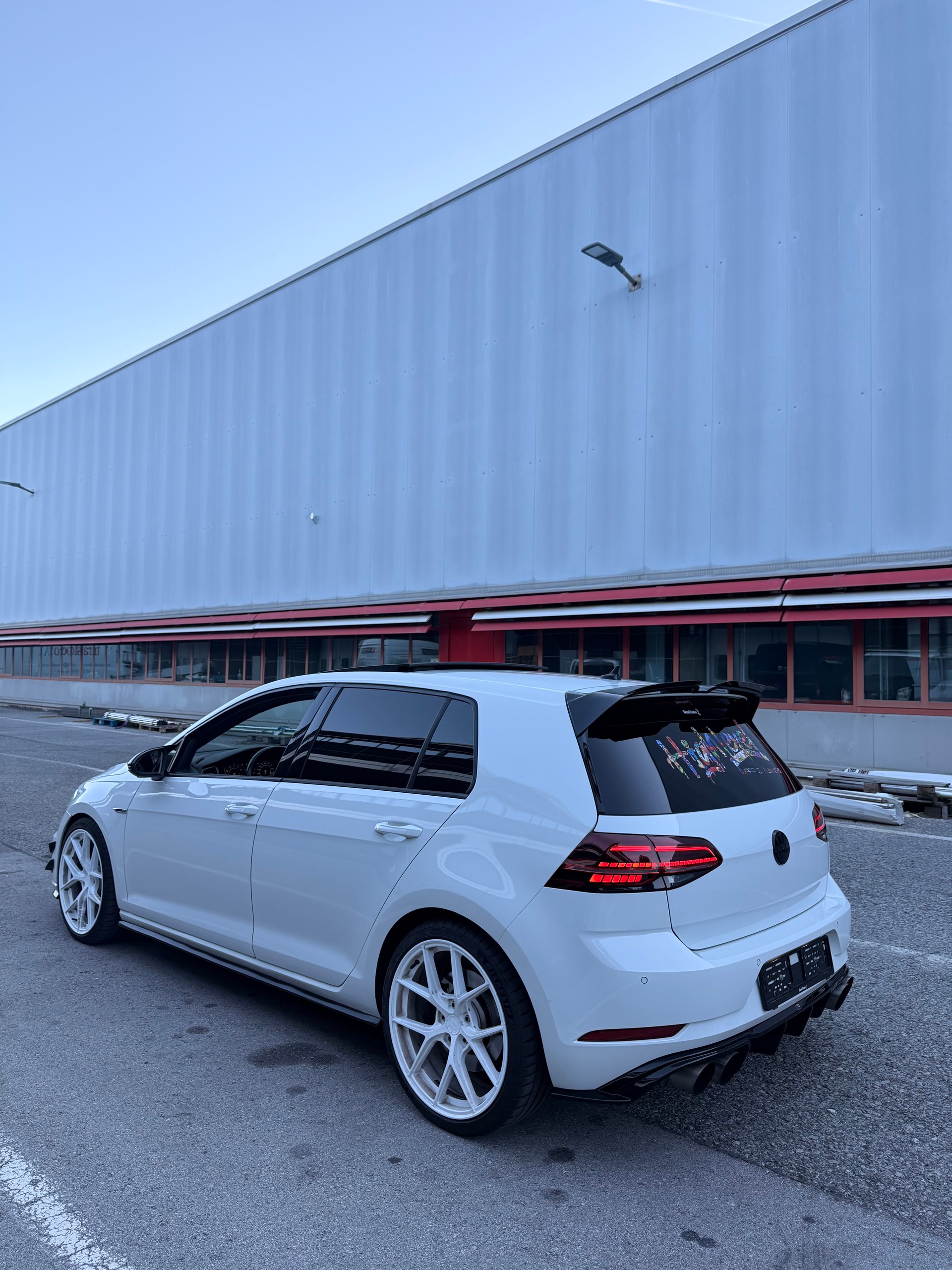 VW Golf 2.0 TSI R 4Motion DSG-image-2