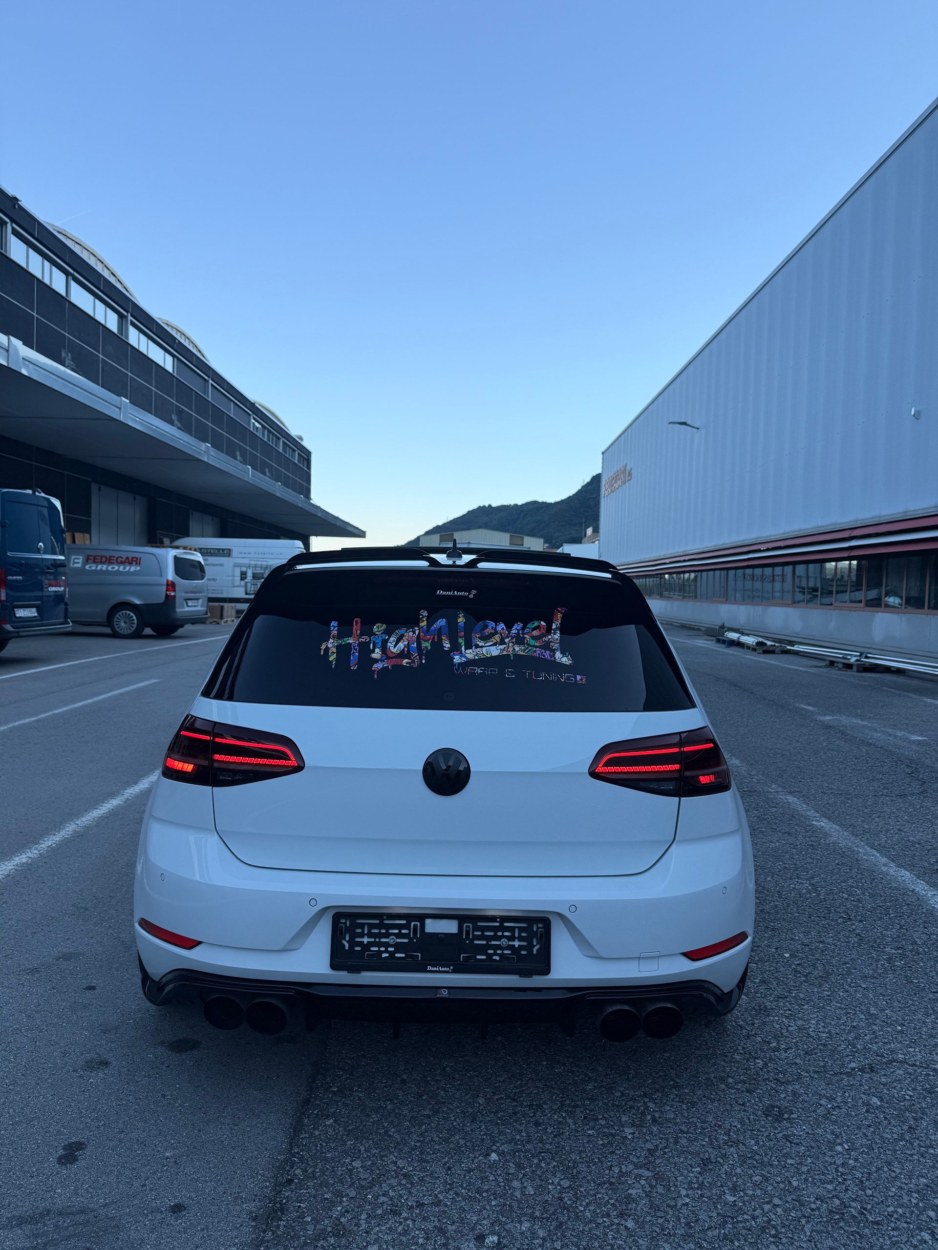 VW Golf 2.0 TSI R 4Motion DSG-image-6