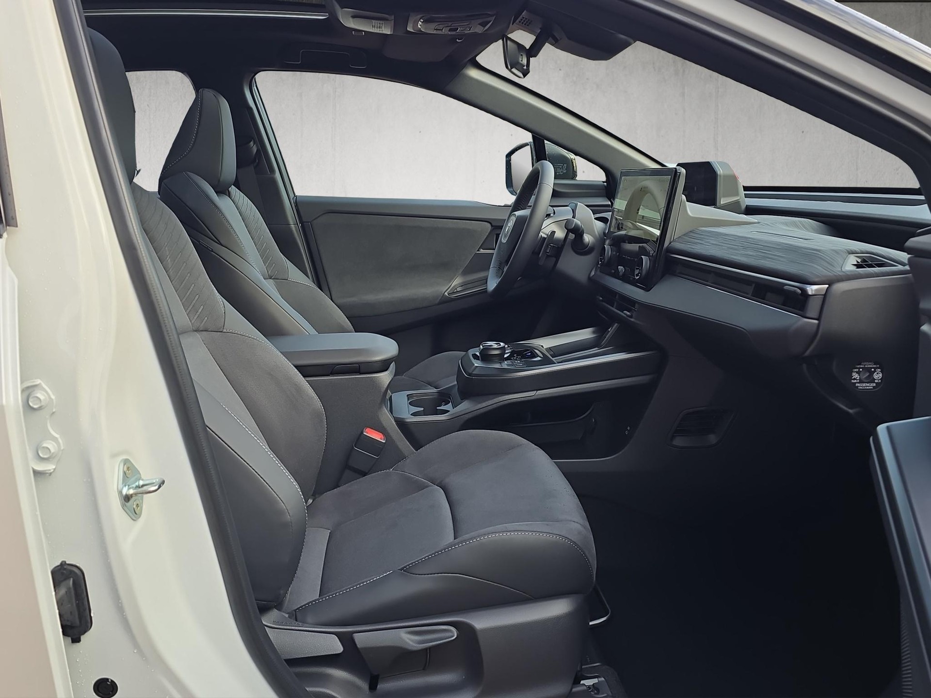 TOYOTA C-HR+ Premium AWD-image-13