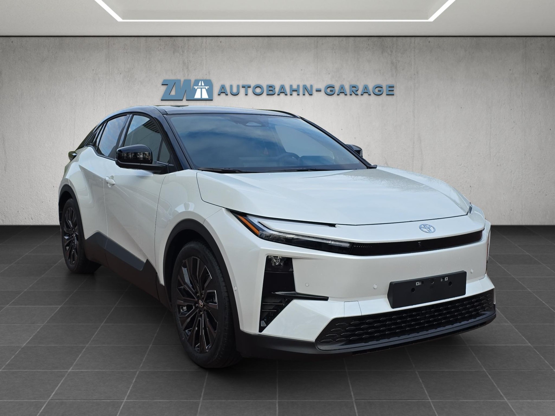 TOYOTA C-HR+ Premium AWD-image-6