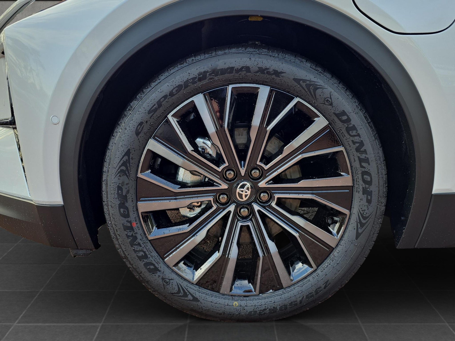 TOYOTA C-HR+ Premium AWD-image-14
