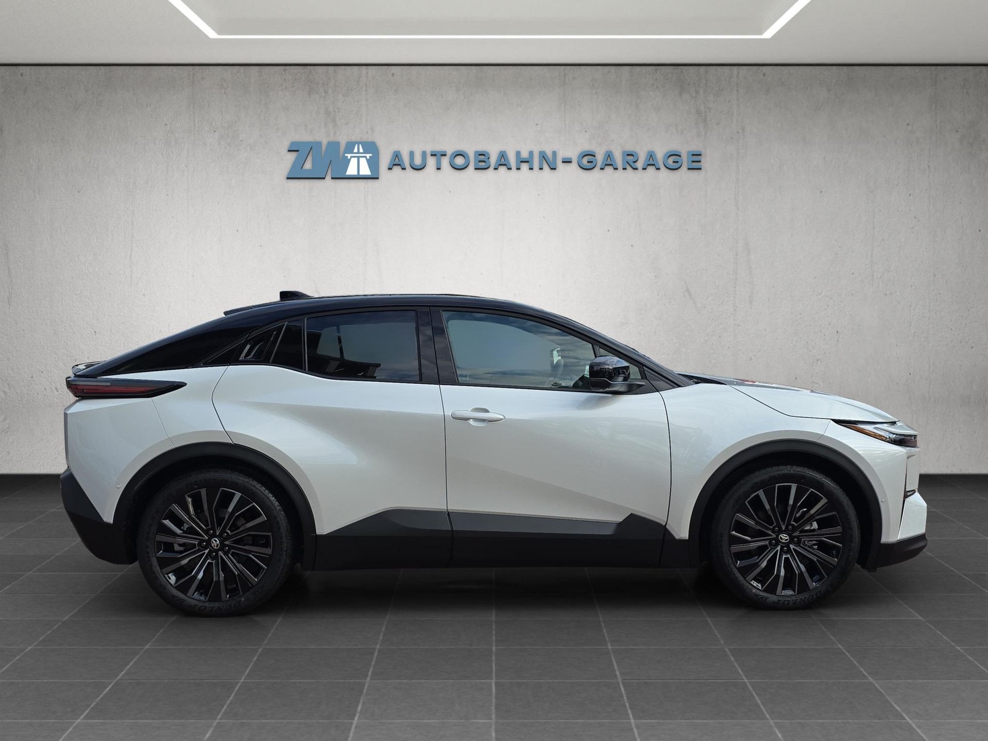 TOYOTA C-HR+ Premium AWD-image-5