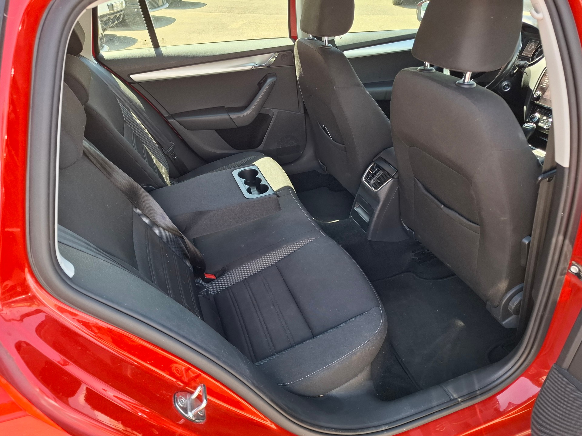 SKODA Octavia Combi 2.0 TDI Ambition 4x4-image-8