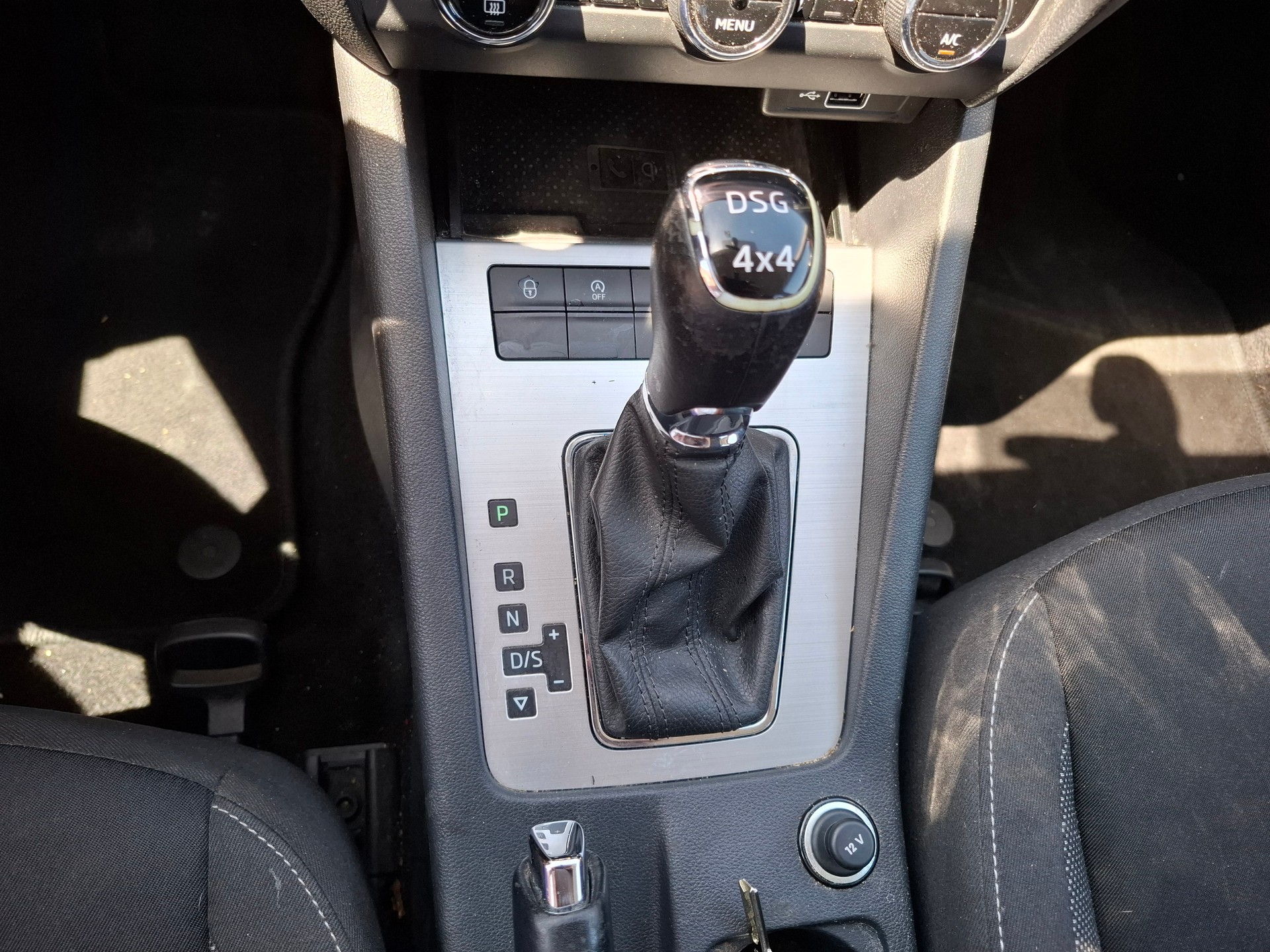 SKODA Octavia Combi 2.0 TDI Ambition 4x4-image-10
