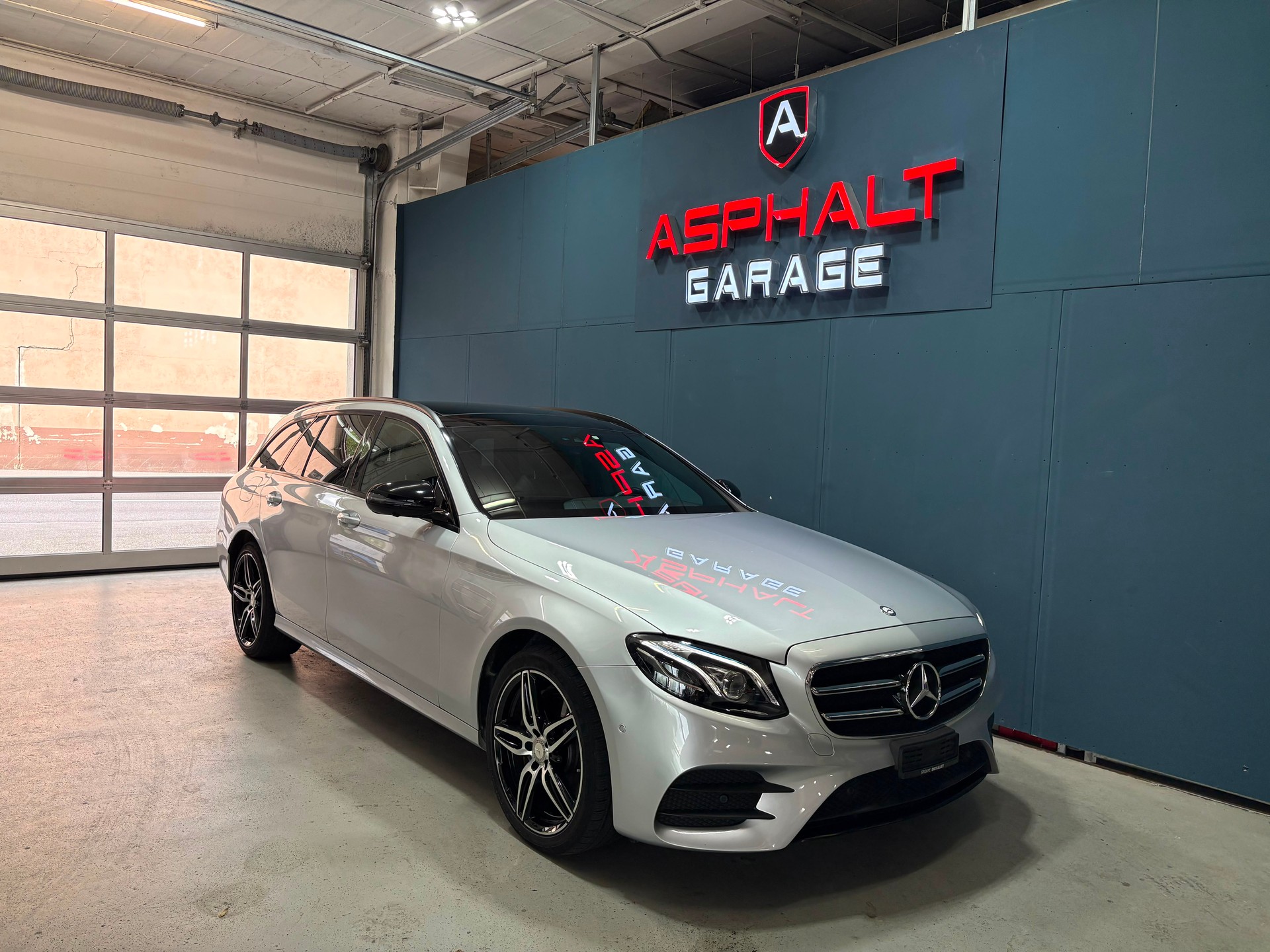 MERCEDES-BENZ E 220 d AMG Line 9G-Tronic-image-0