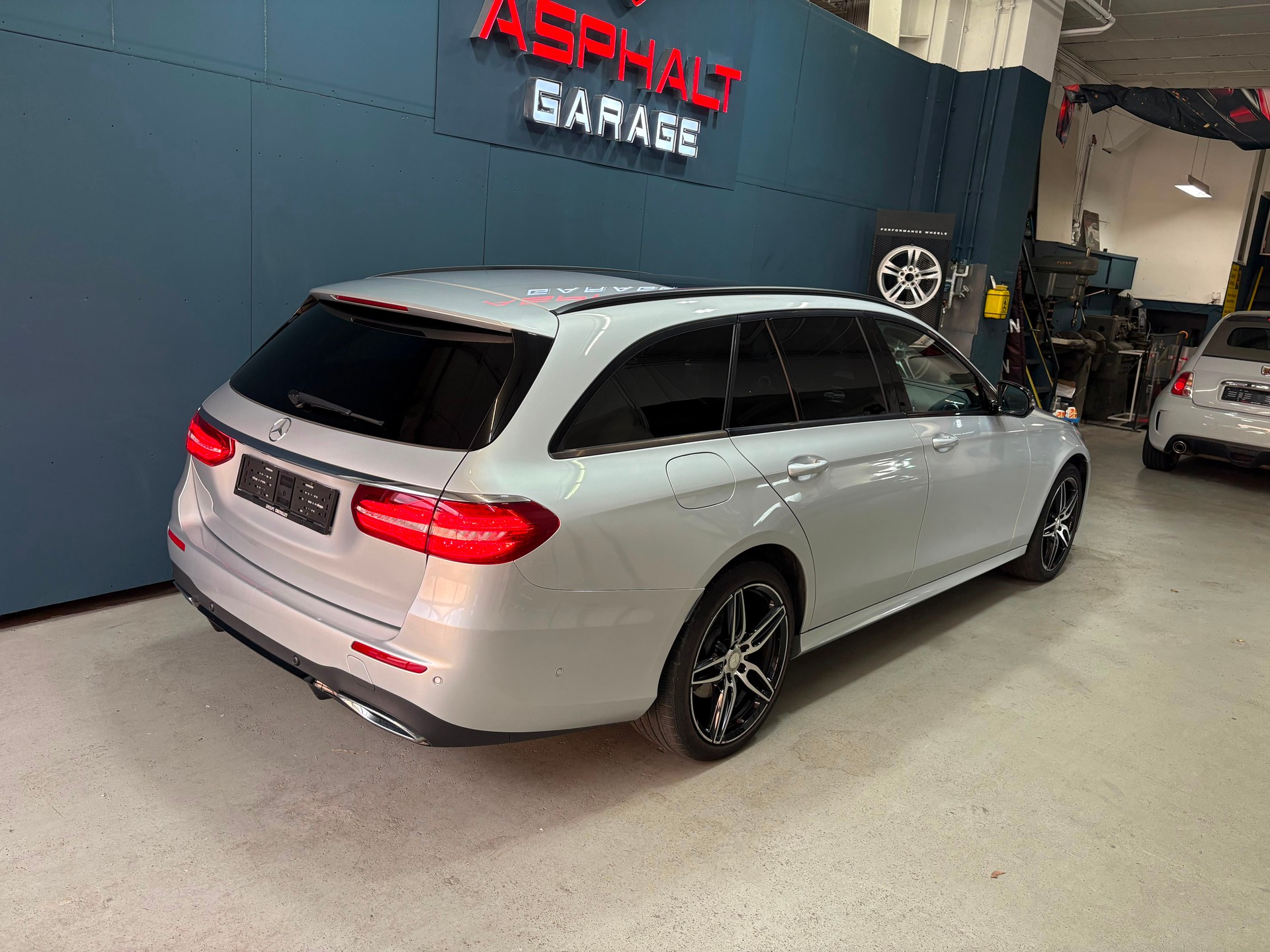 MERCEDES-BENZ E 220 d AMG Line 9G-Tronic-image-3