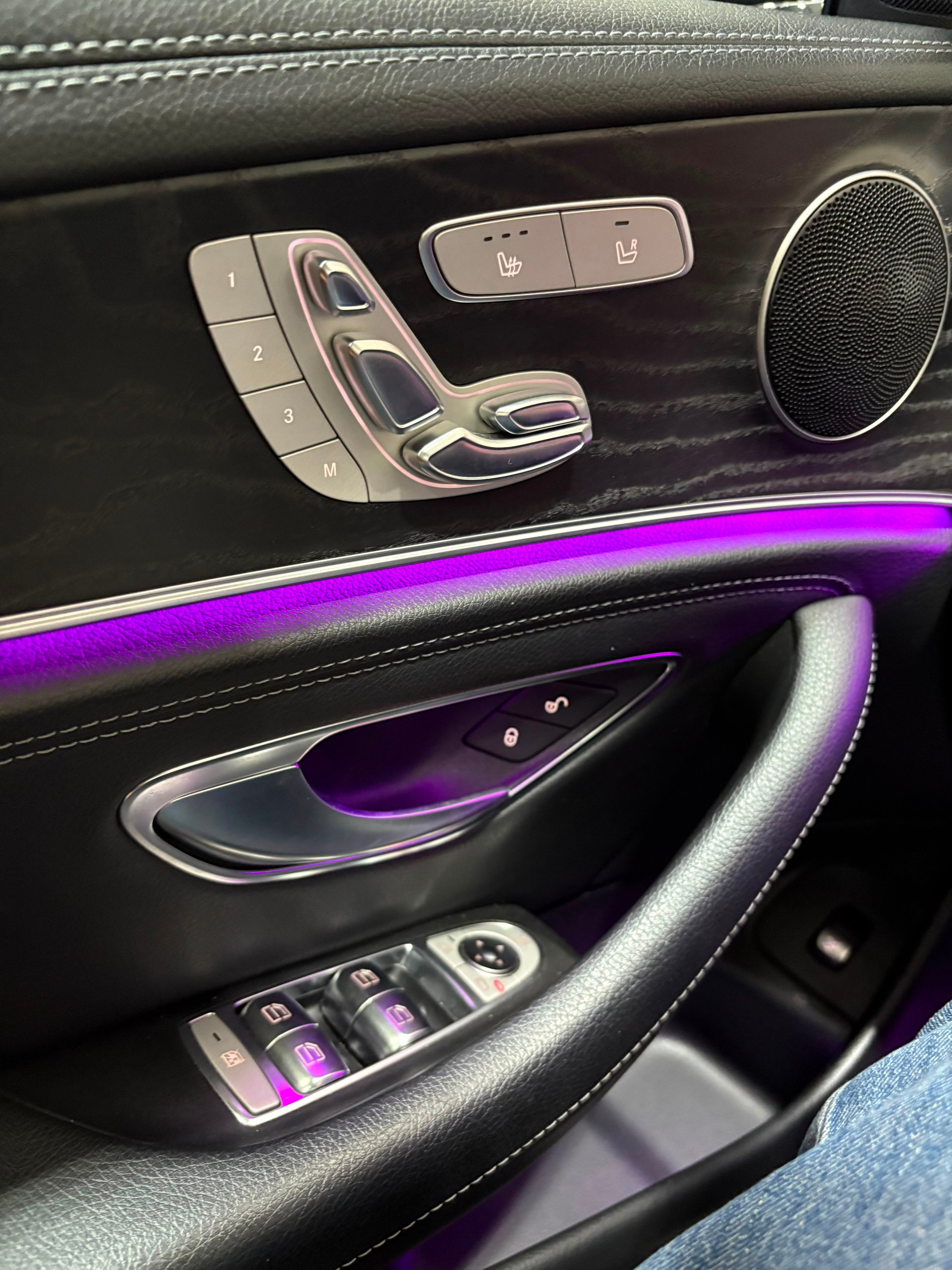 MERCEDES-BENZ E 220 d AMG Line 9G-Tronic-image-14