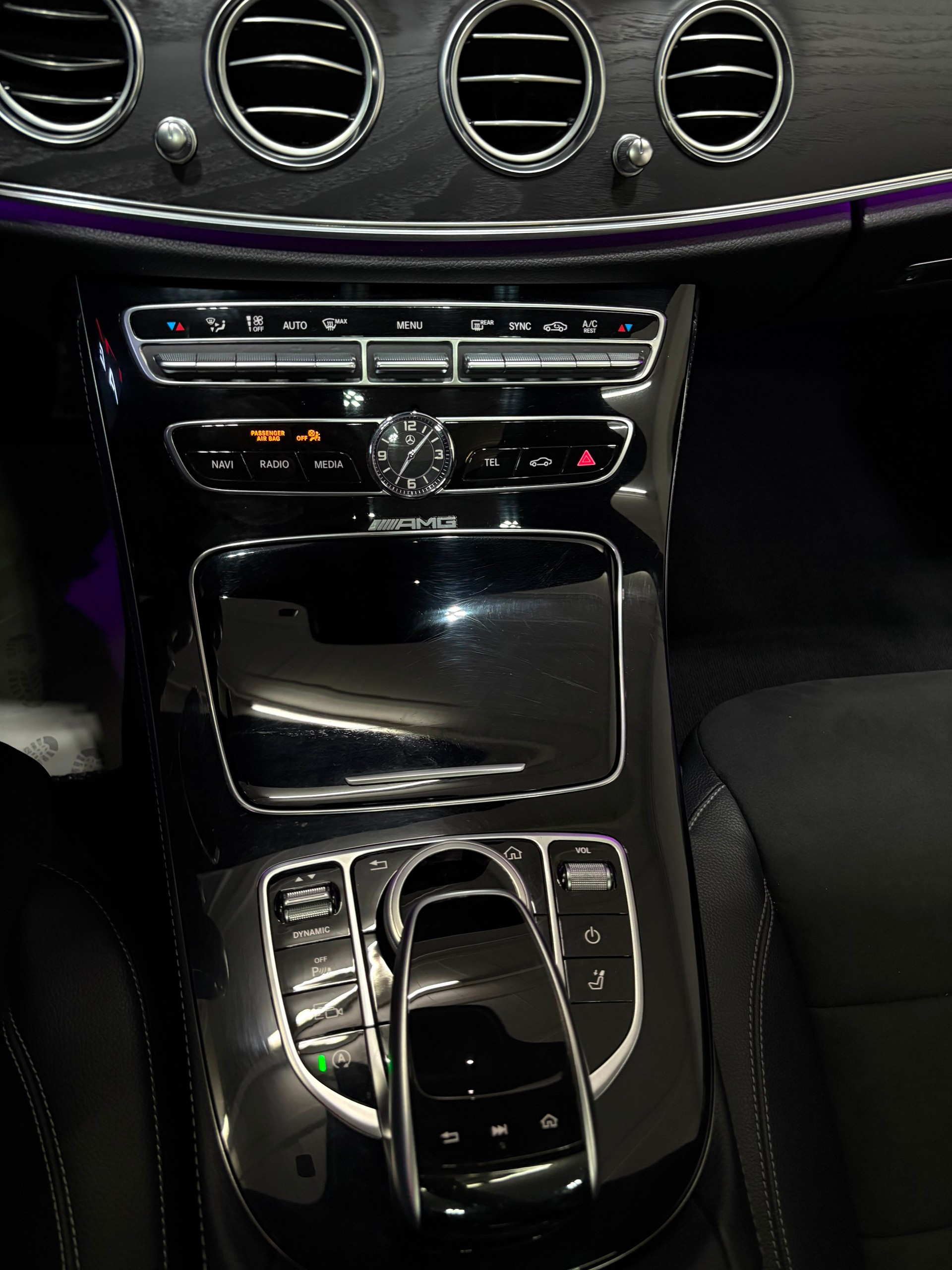 MERCEDES-BENZ E 220 d AMG Line 9G-Tronic-image-15