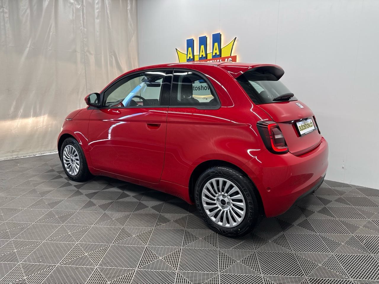 FIAT 500 electric 87 kW Cult-showroom-element-1