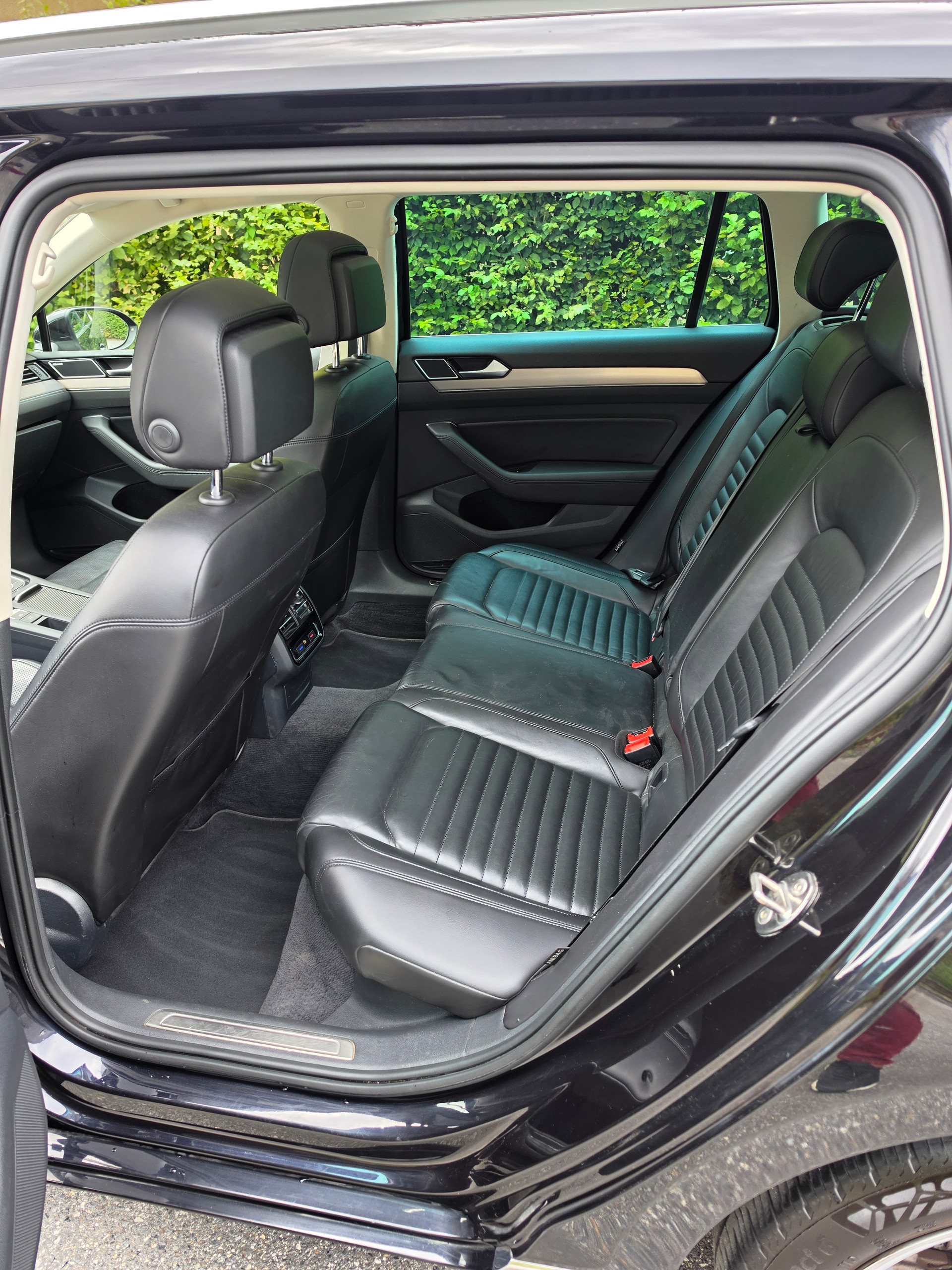 VW Passat Variant 2.0 TDI BMT High. DSG 4Motion-image-9