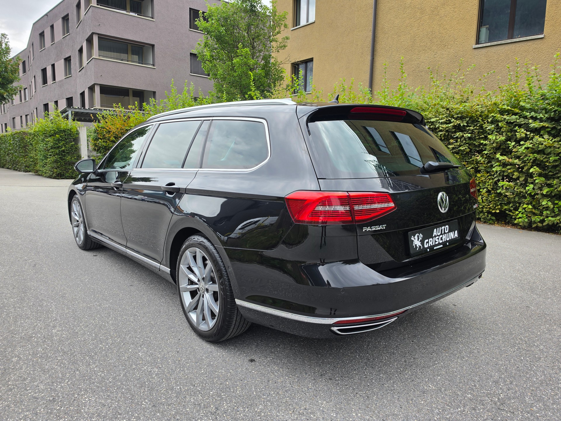 VW Passat Variant 2.0 TDI BMT High. DSG 4Motion-image-2
