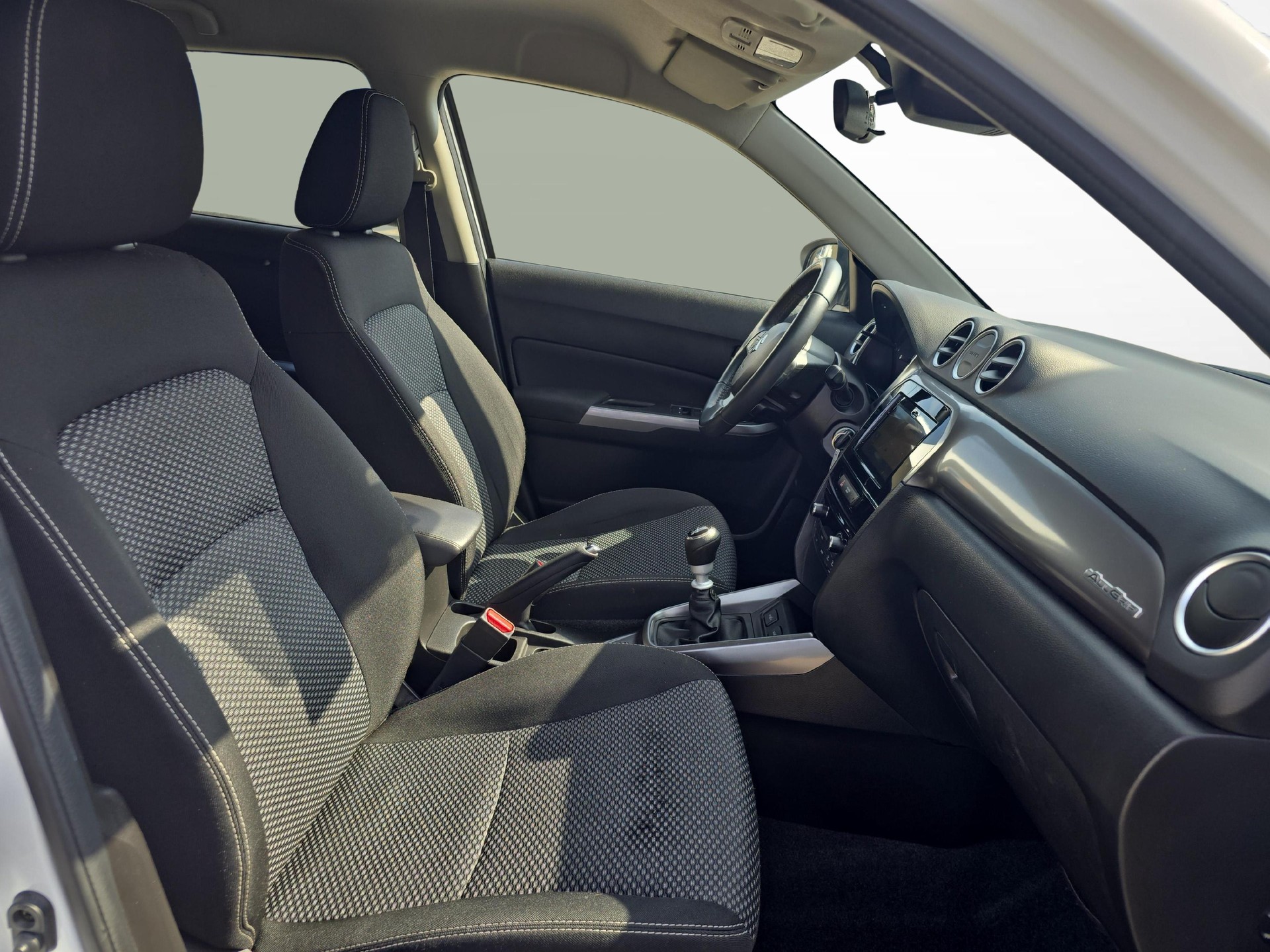 SUZUKI Vitara 1.4 T Compact+ Hybrid 4x4-image-9