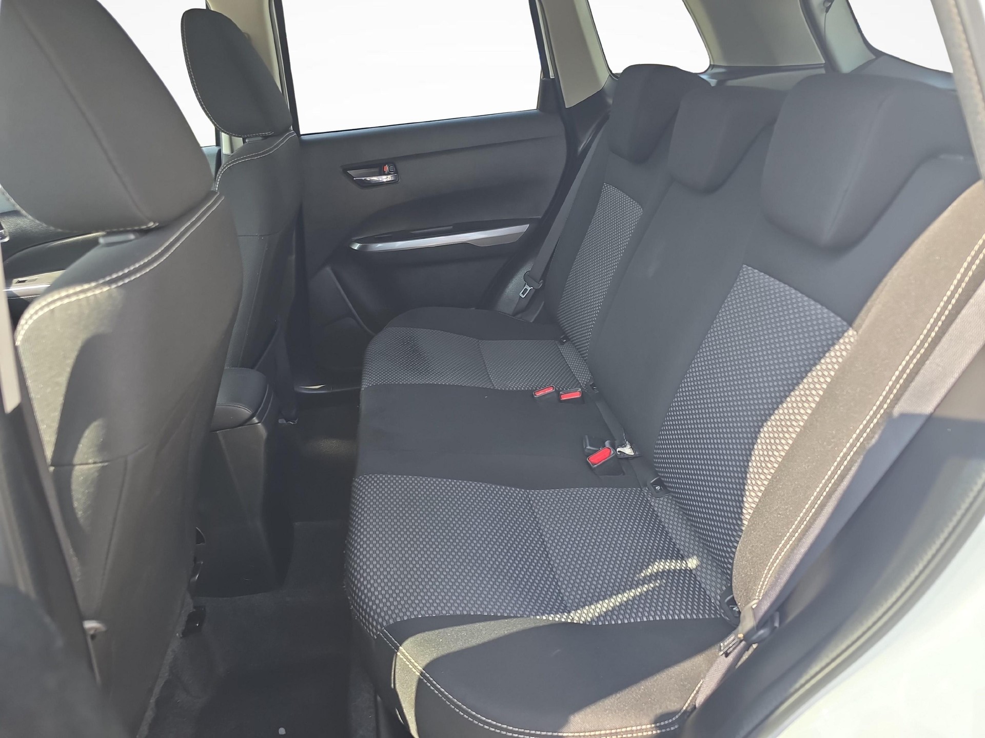 SUZUKI Vitara 1.4 T Compact+ Hybrid 4x4 / ab 3,9% Leasing bei Abschluss einer Protect Autoversicherung-image-10