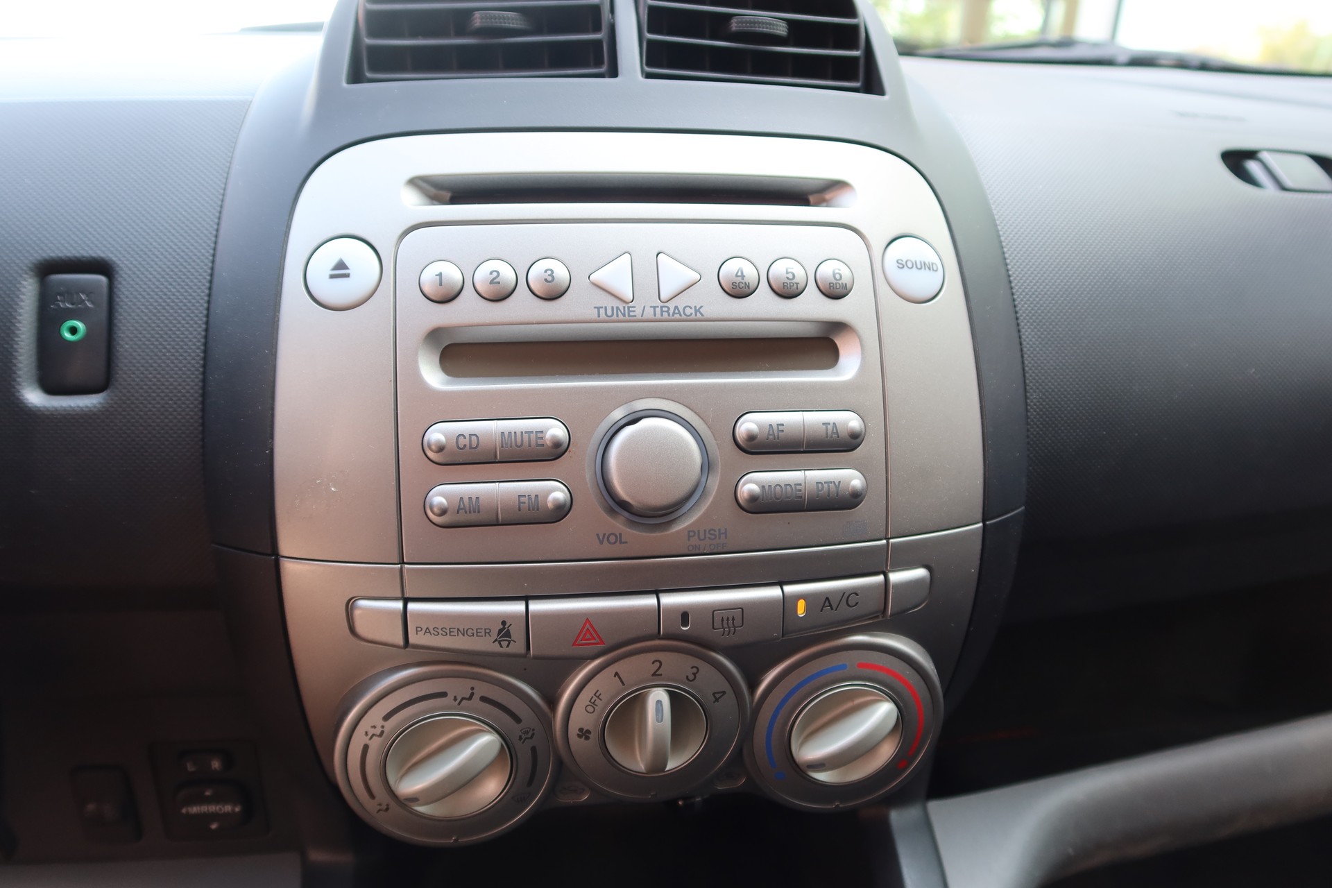 DAIHATSU Sirion 1.3 eco-4WD-image-10