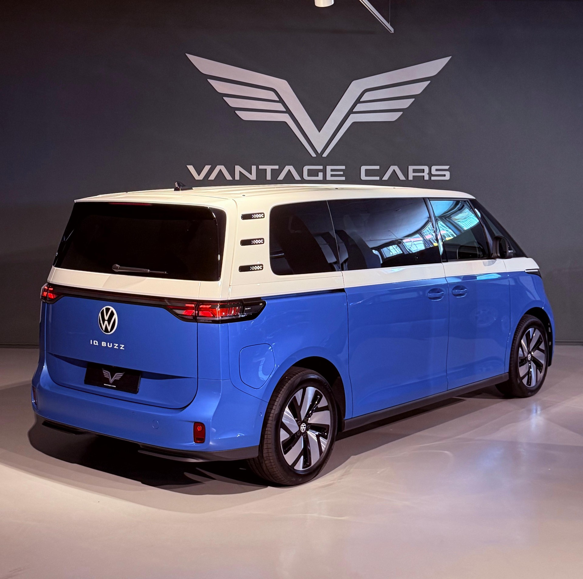 VW ID.Buzz LWB Pro 7-Sitzer-showroom-element-1