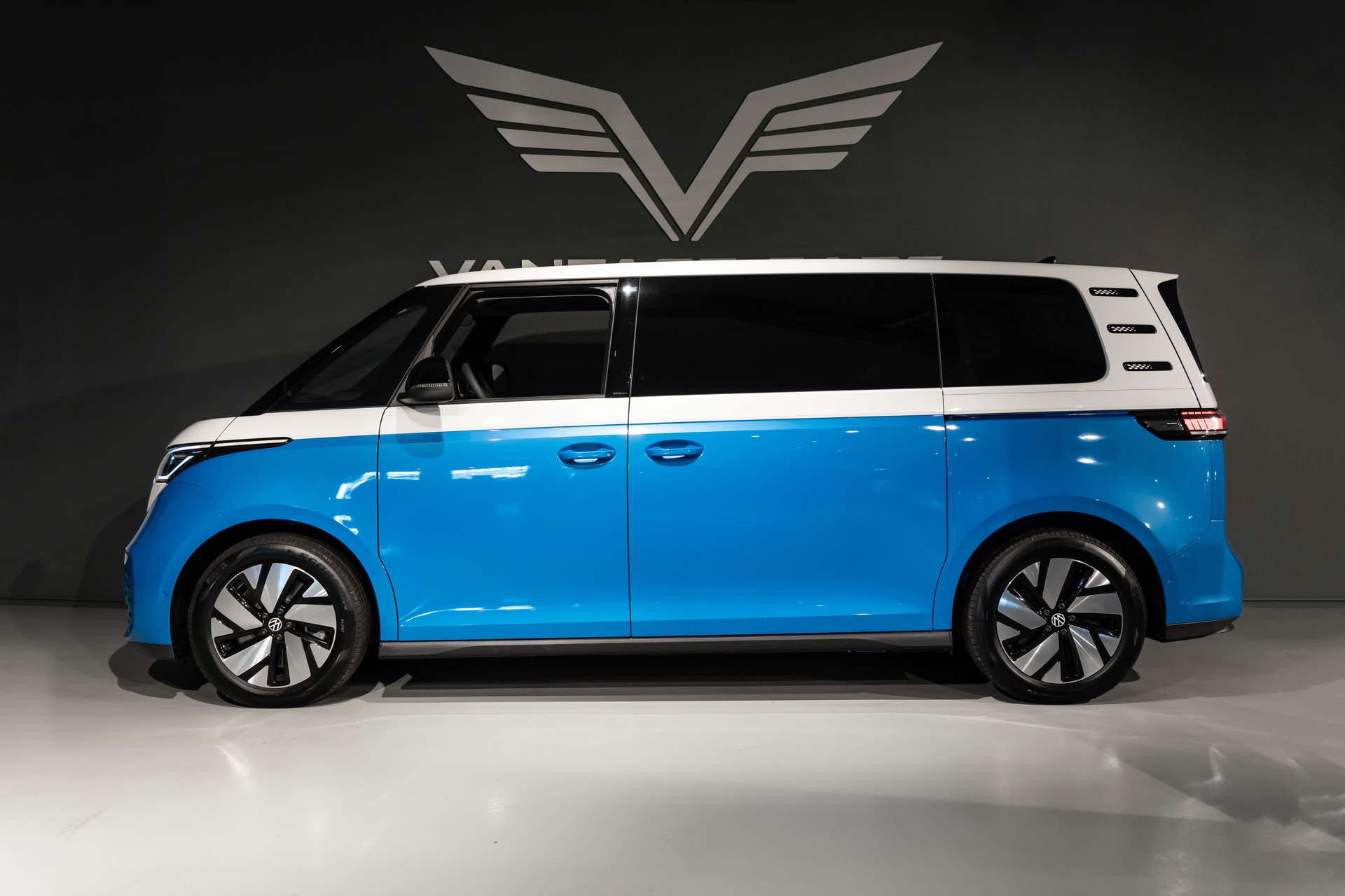 VW ID.Buzz LWB Pro 7-Sitzer-showroom-element-1