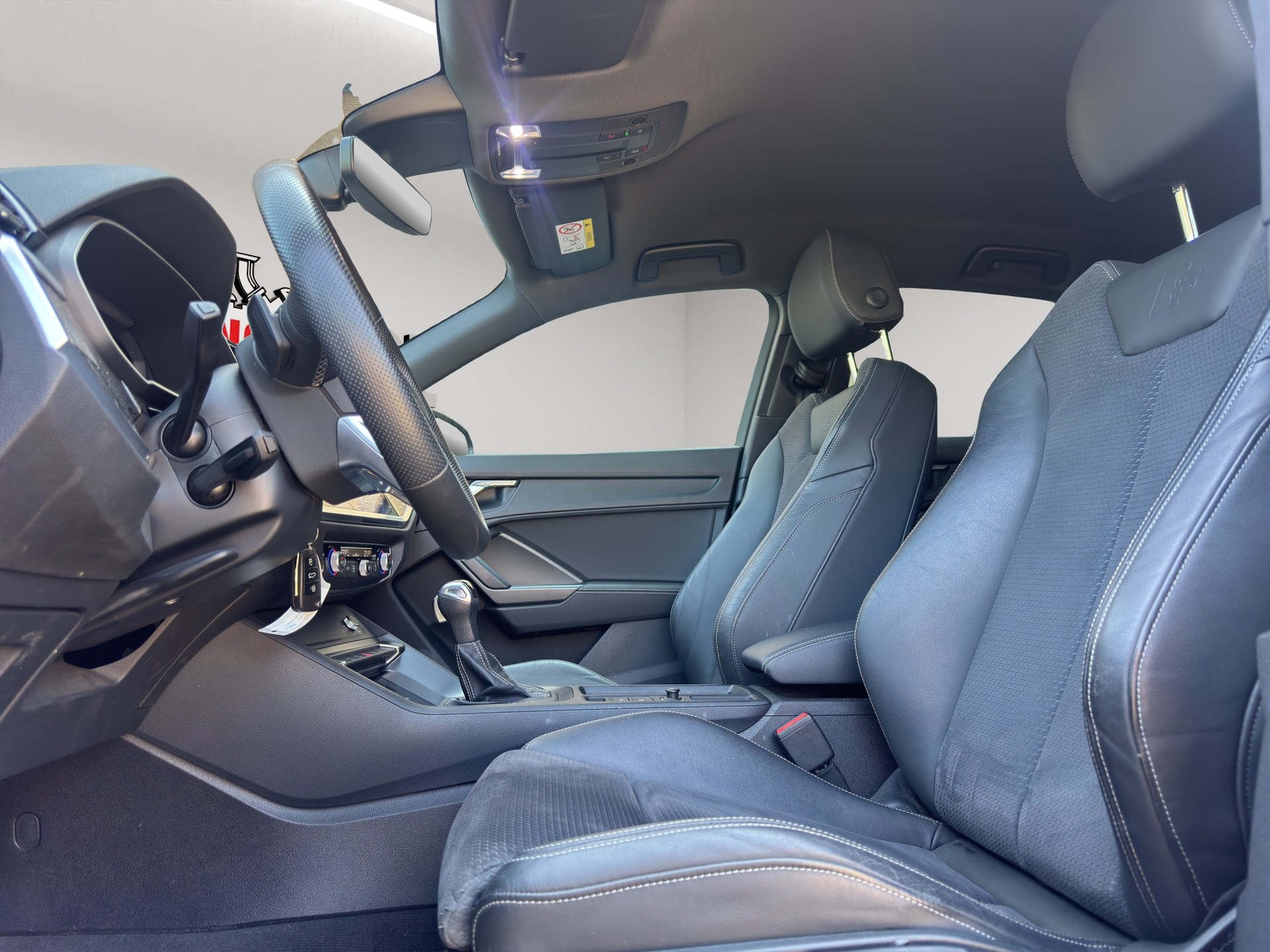 AUDI Q3 35 TFSI S line Attraction S-tronic-image-8