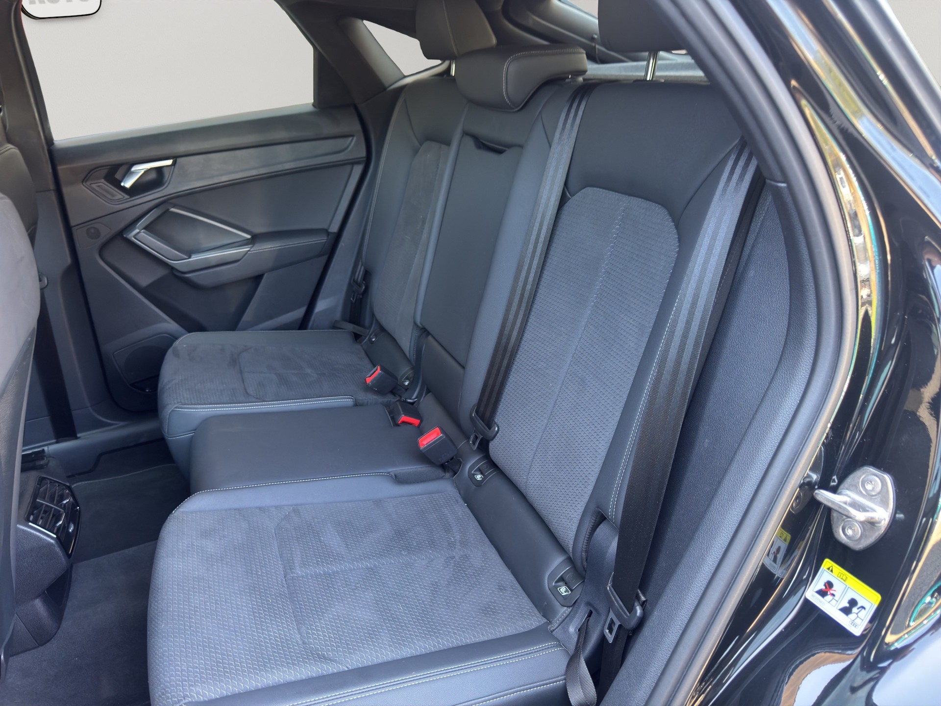 AUDI Q3 35 TFSI S line Attraction S-tronic-image-11
