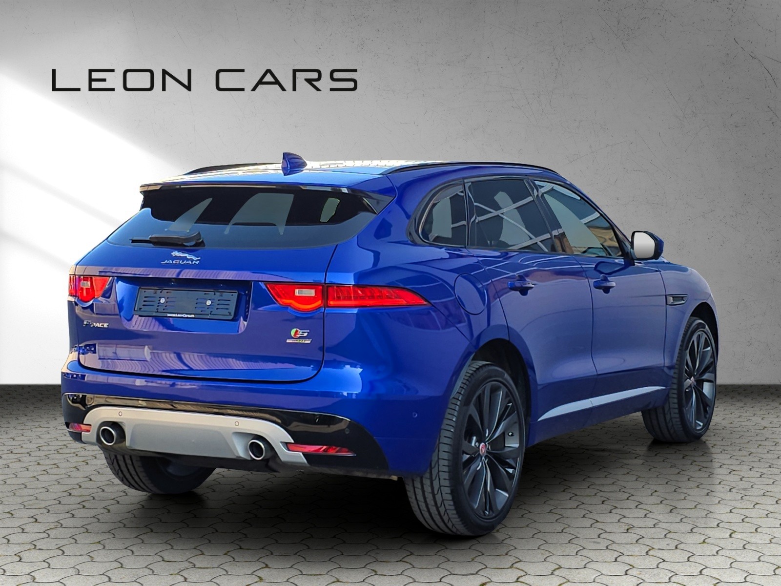 JAGUAR F-Pace 3.0 TD First Edition R-Sport AWD Automatik mit AHK-image-7