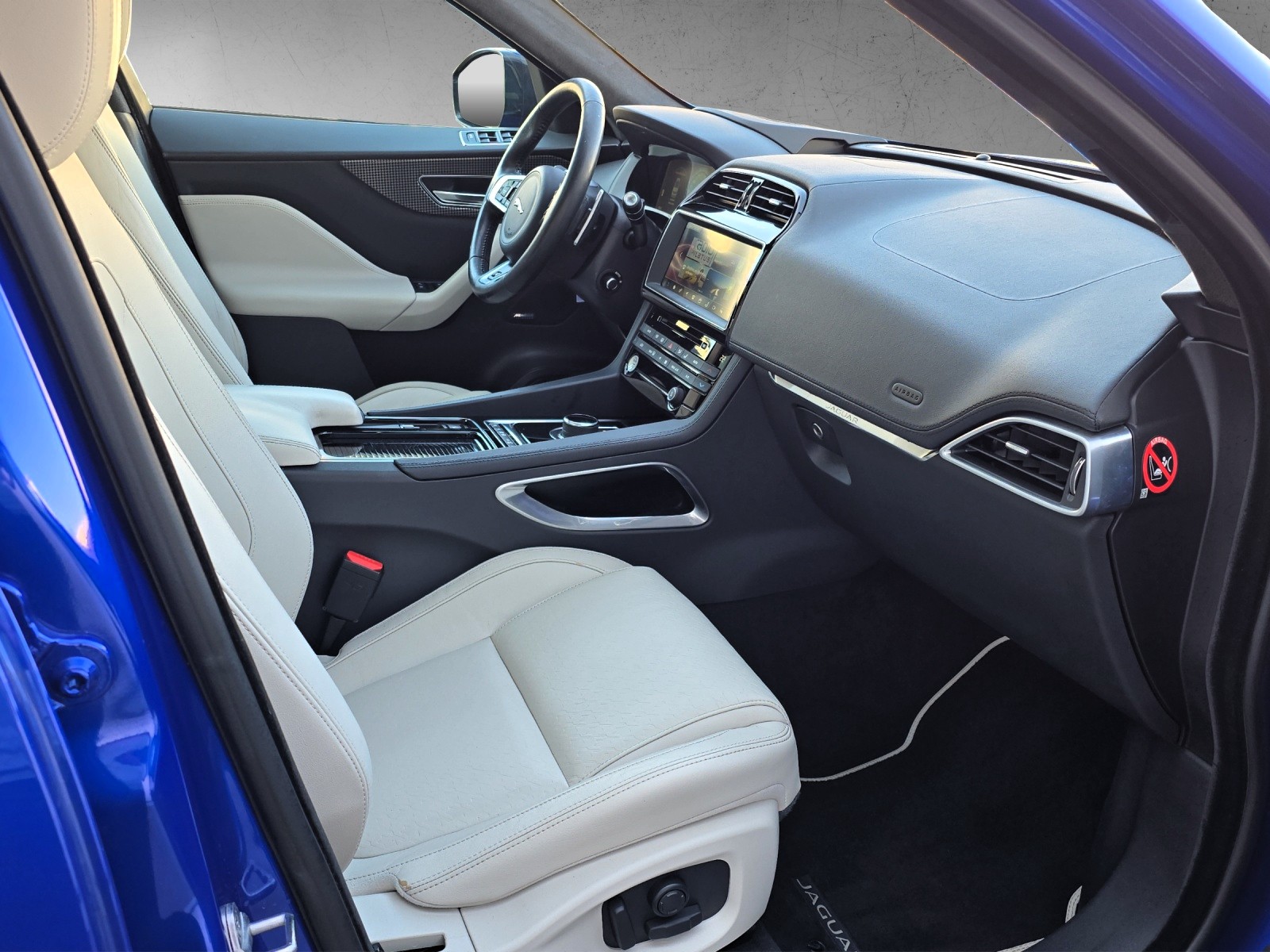 JAGUAR F-Pace 3.0 TD First Edition R-Sport AWD Automatik mit AHK-image-9