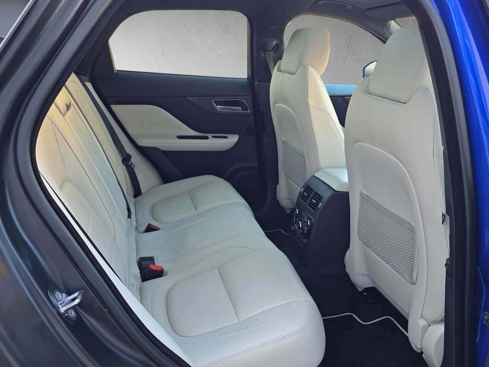 JAGUAR F-Pace 3.0 TD First Edition R-Sport AWD Automatik mit AHK-image-14