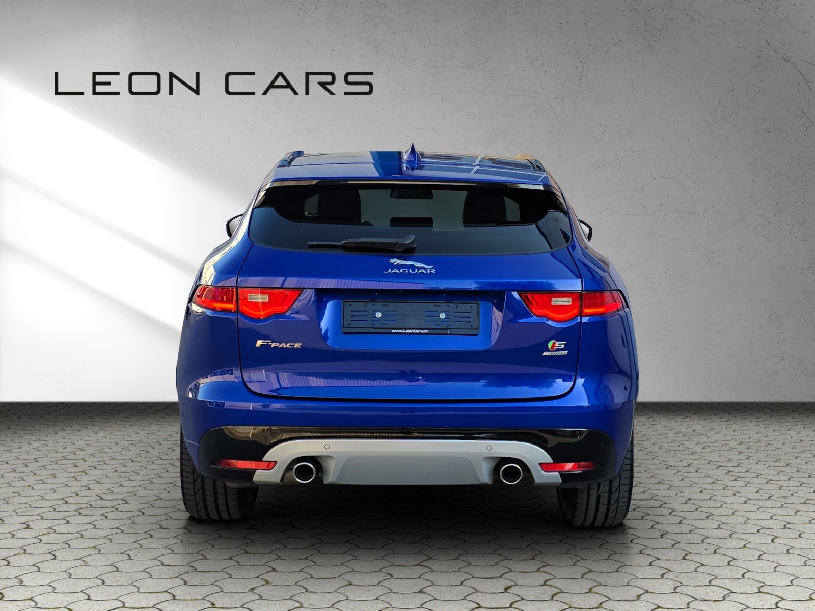 JAGUAR F-Pace 3.0 TD First Edition R-Sport AWD Automatik mit AHK-image-5