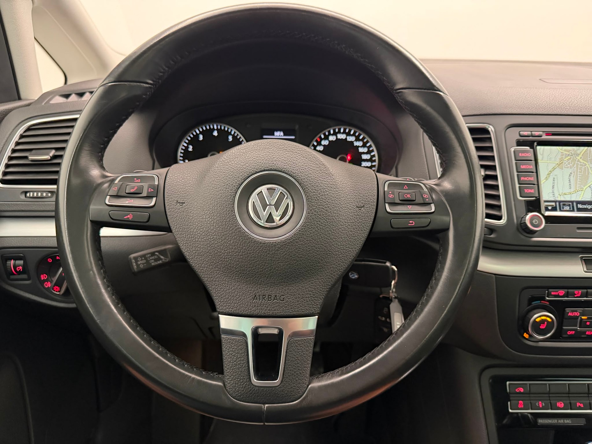 VW Sharan 2.0 TSI Highline DSG-image-16
