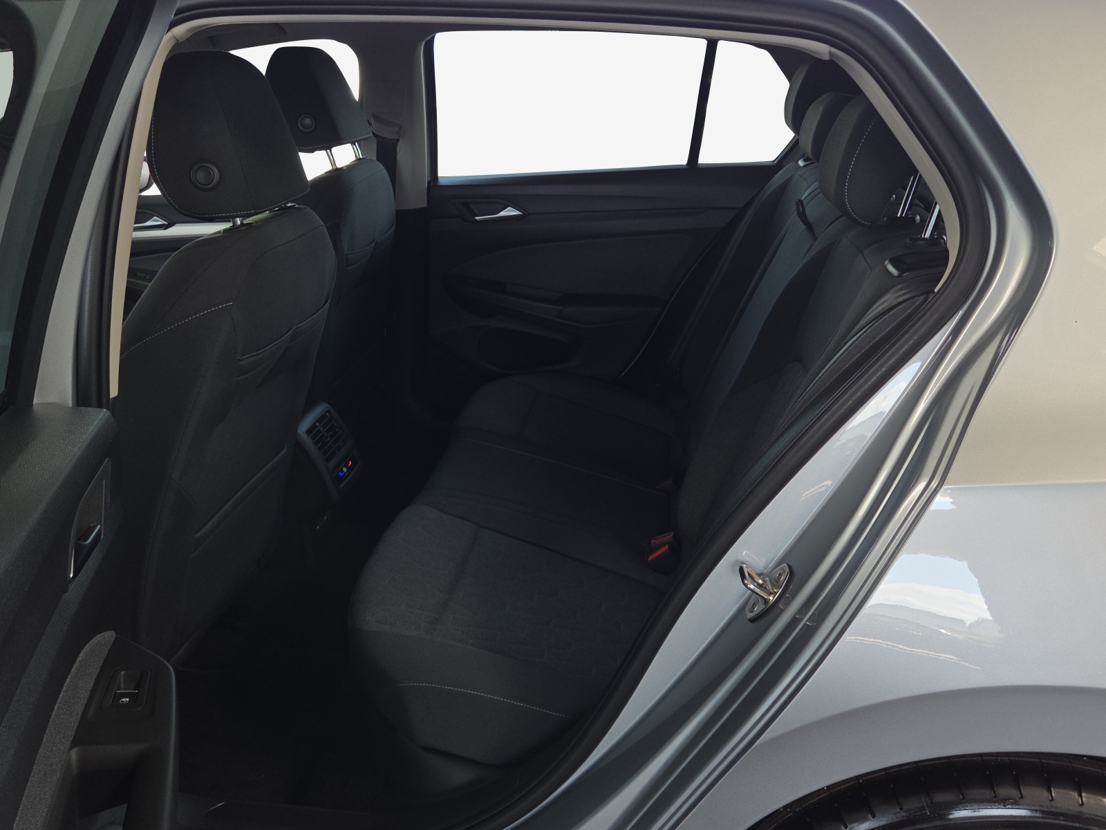 VW Golf 1.5 e TSI mHEV Life DSG-image-11