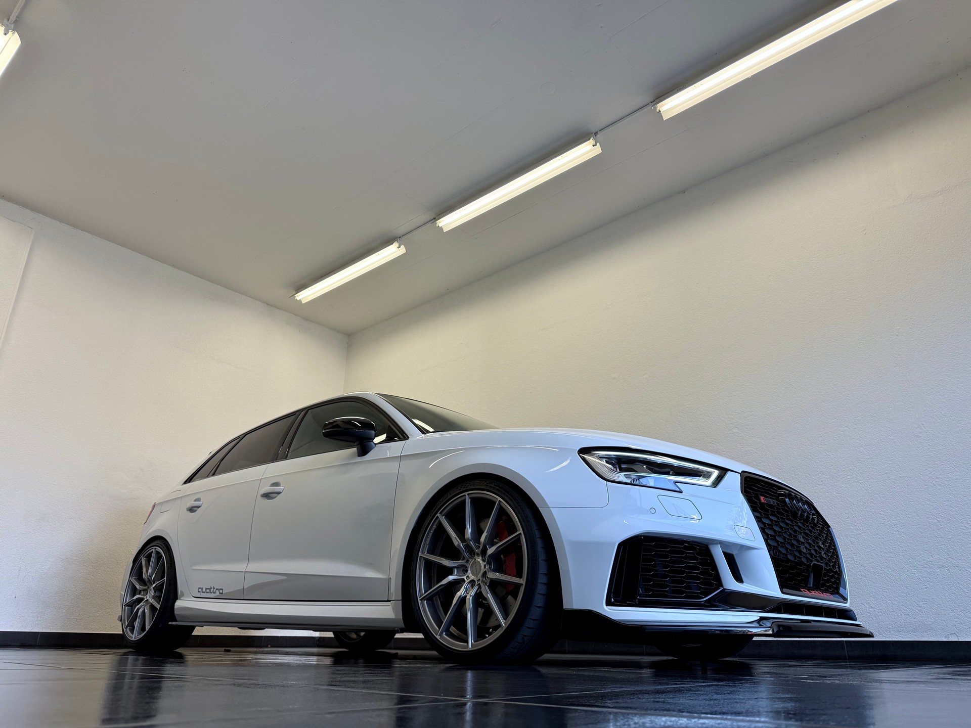 AUDI RS3 Sportback 2.5 TSI quattro S-tronic-image-2