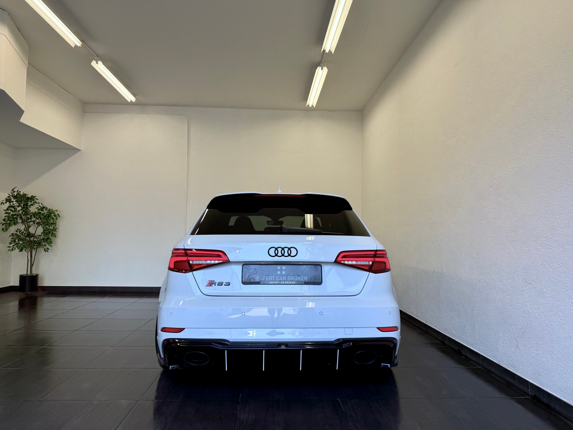 AUDI RS3 Sportback 2.5 TSI quattro S-tronic-image-11