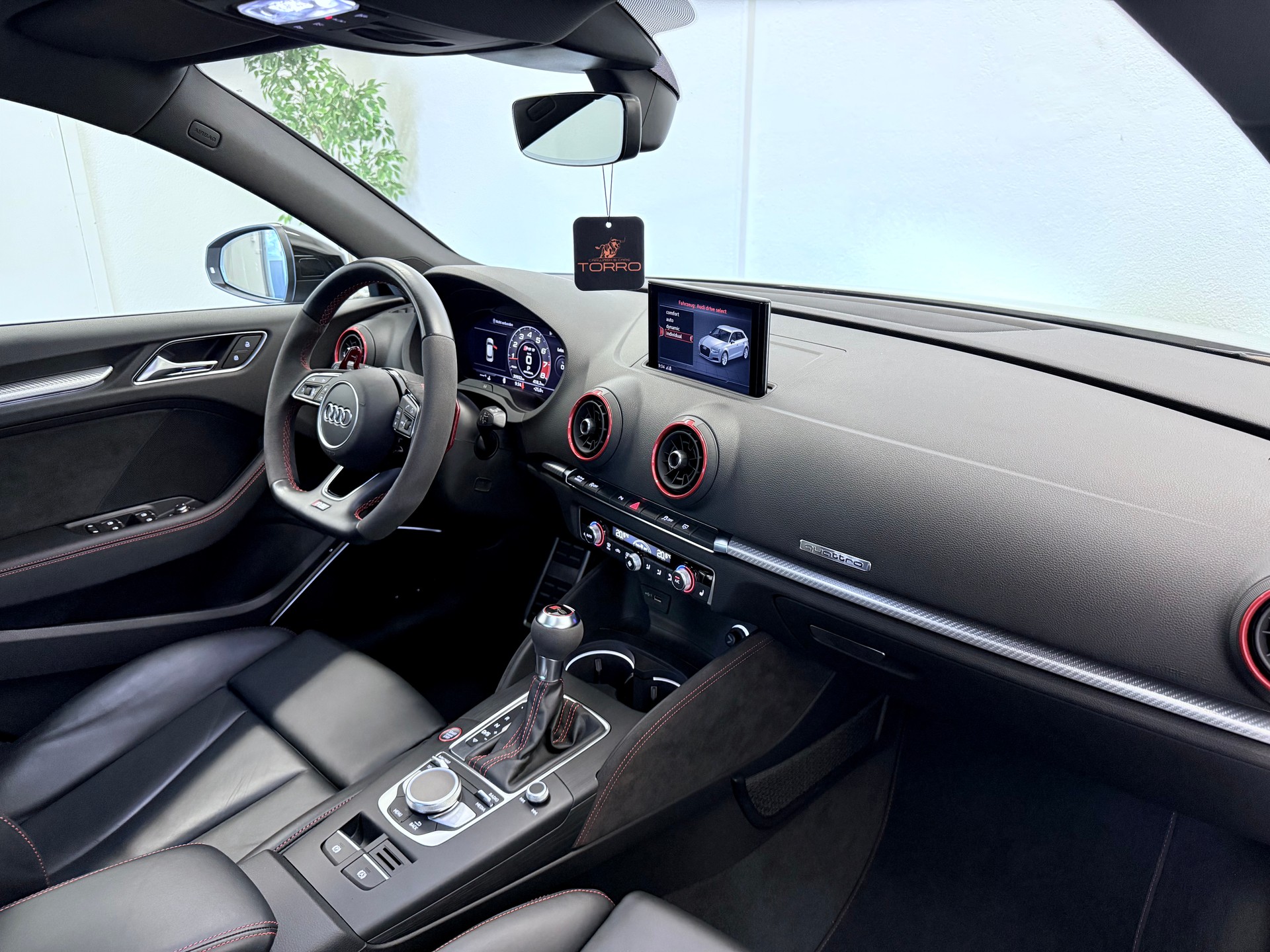 AUDI RS3 Sportback 2.5 TSI quattro S-tronic-image-23